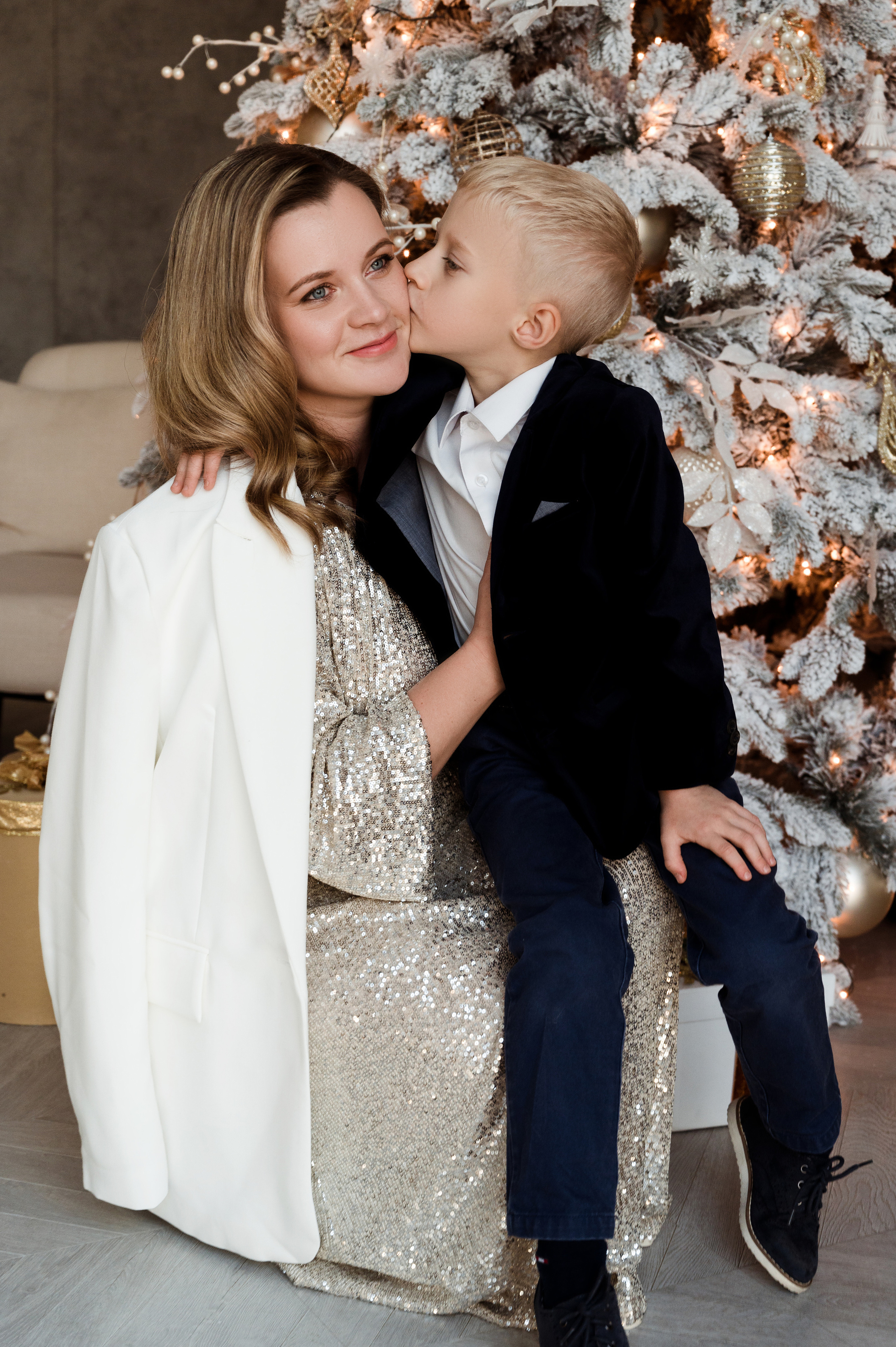 Мила. Профессиональный фотограф беременности в СПБ. Стильные фотосессии беременности в стиле минимализм и классическая фотография