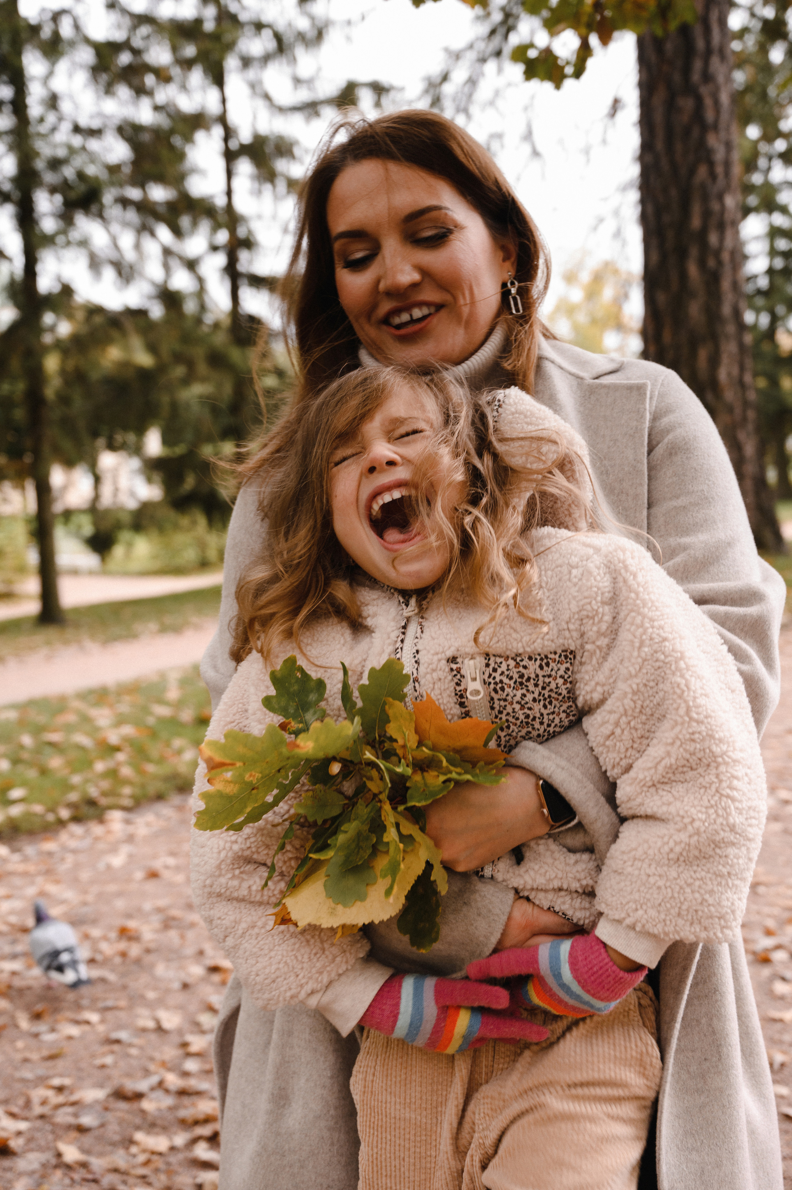 Юля и Оля. Профессиональный фотограф беременности в СПБ. Стильные фотосессии беременности в стиле минимализм и классическая фотография
