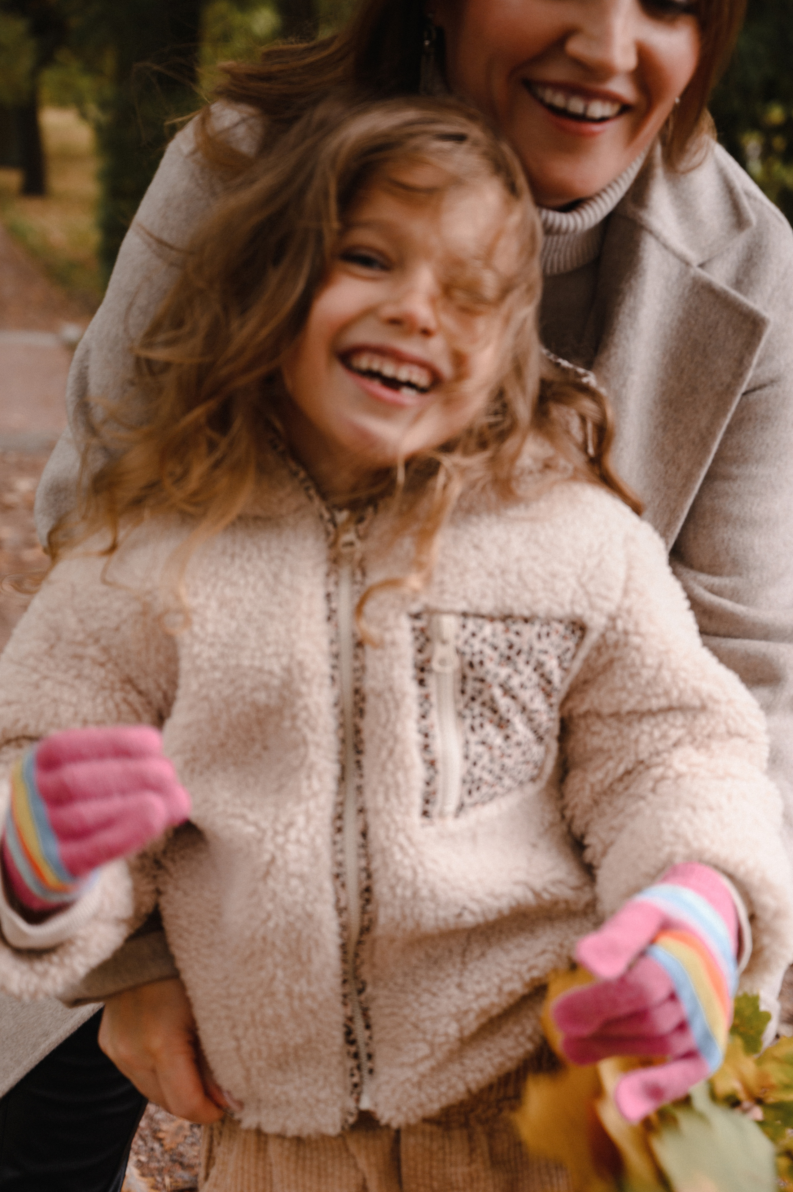 Юля и Оля. Профессиональный фотограф беременности в СПБ. Стильные фотосессии беременности в стиле минимализм и классическая фотография