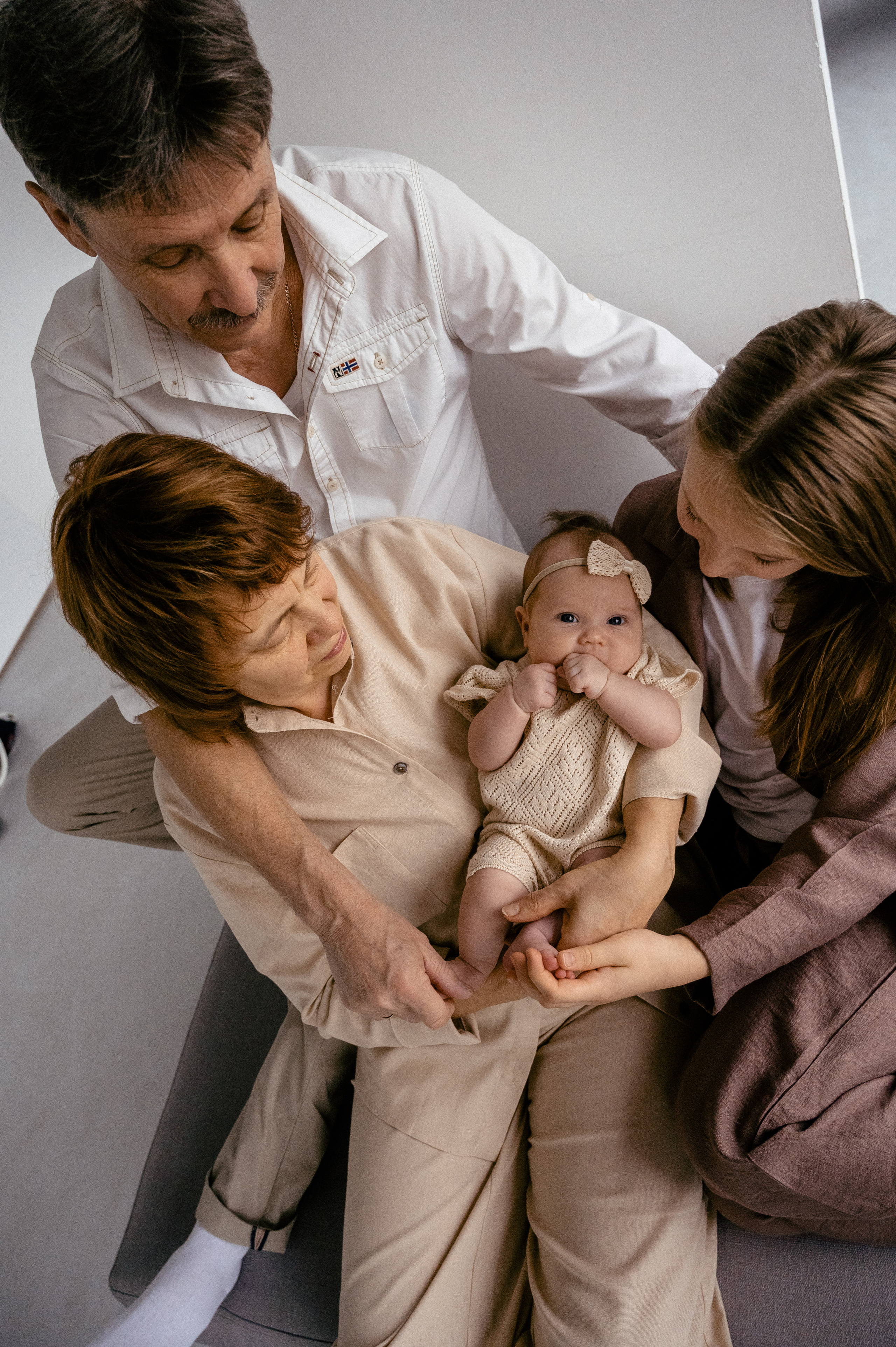 Оксана. Профессиональный фотограф беременности в СПБ. Стильные фотосессии беременности в стиле минимализм и классическая фотография