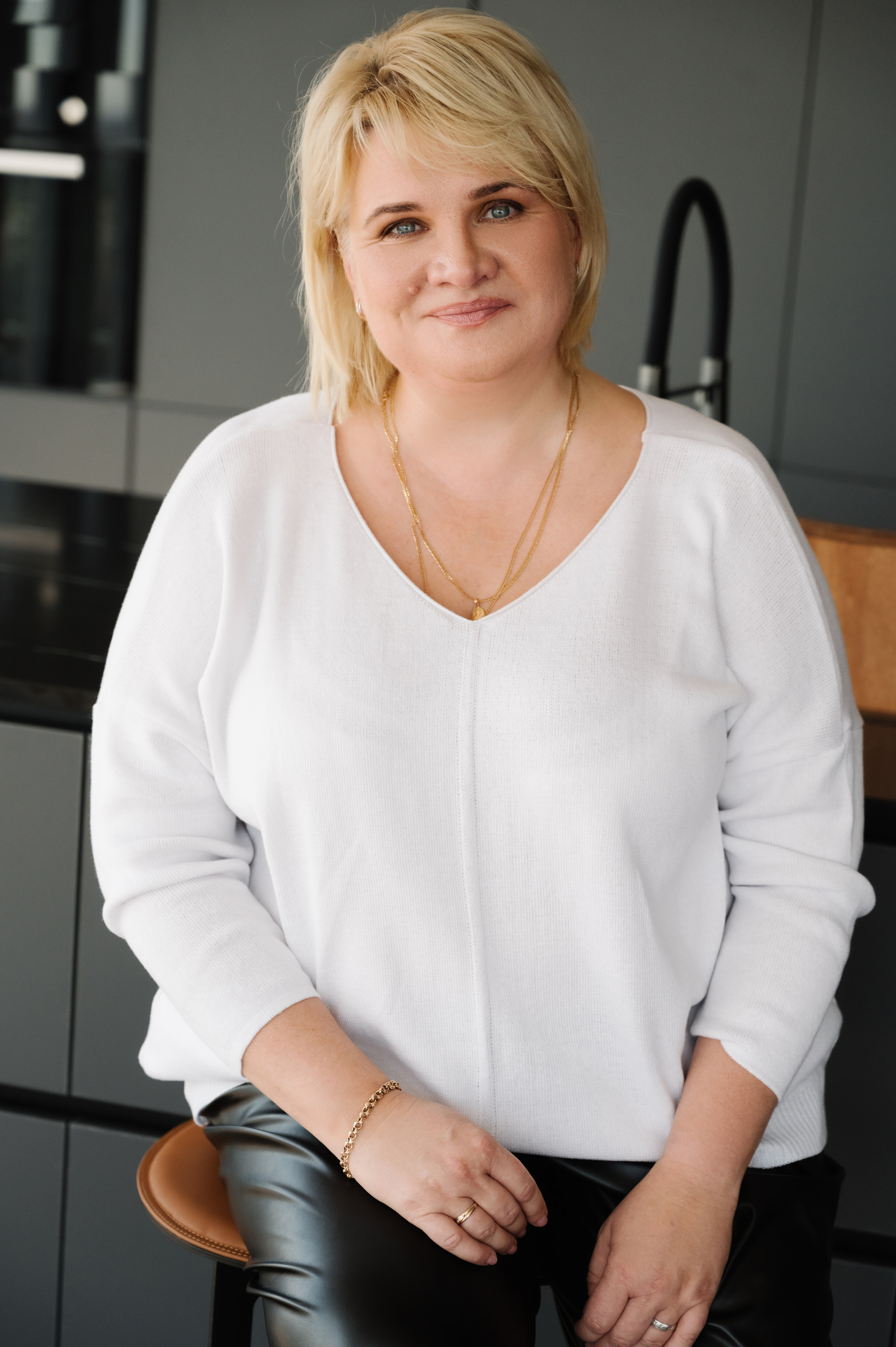 Вита. Профессиональный фотограф беременности в СПБ. Стильные фотосессии беременности в стиле минимализм и классическая фотография