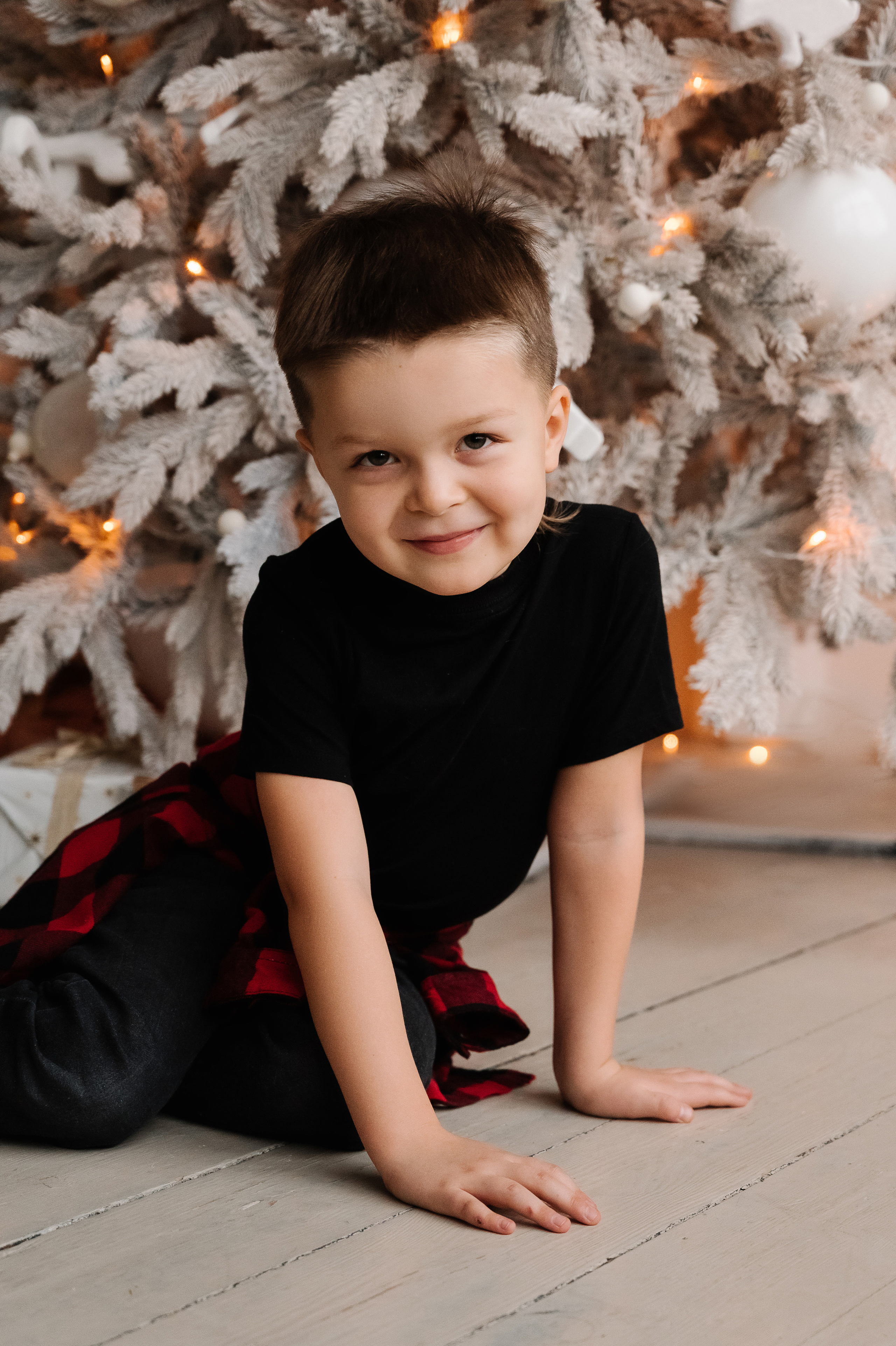 Лиза и Саша. Профессиональный фотограф беременности в СПБ. Стильные фотосессии беременности в стиле минимализм и классическая фотография