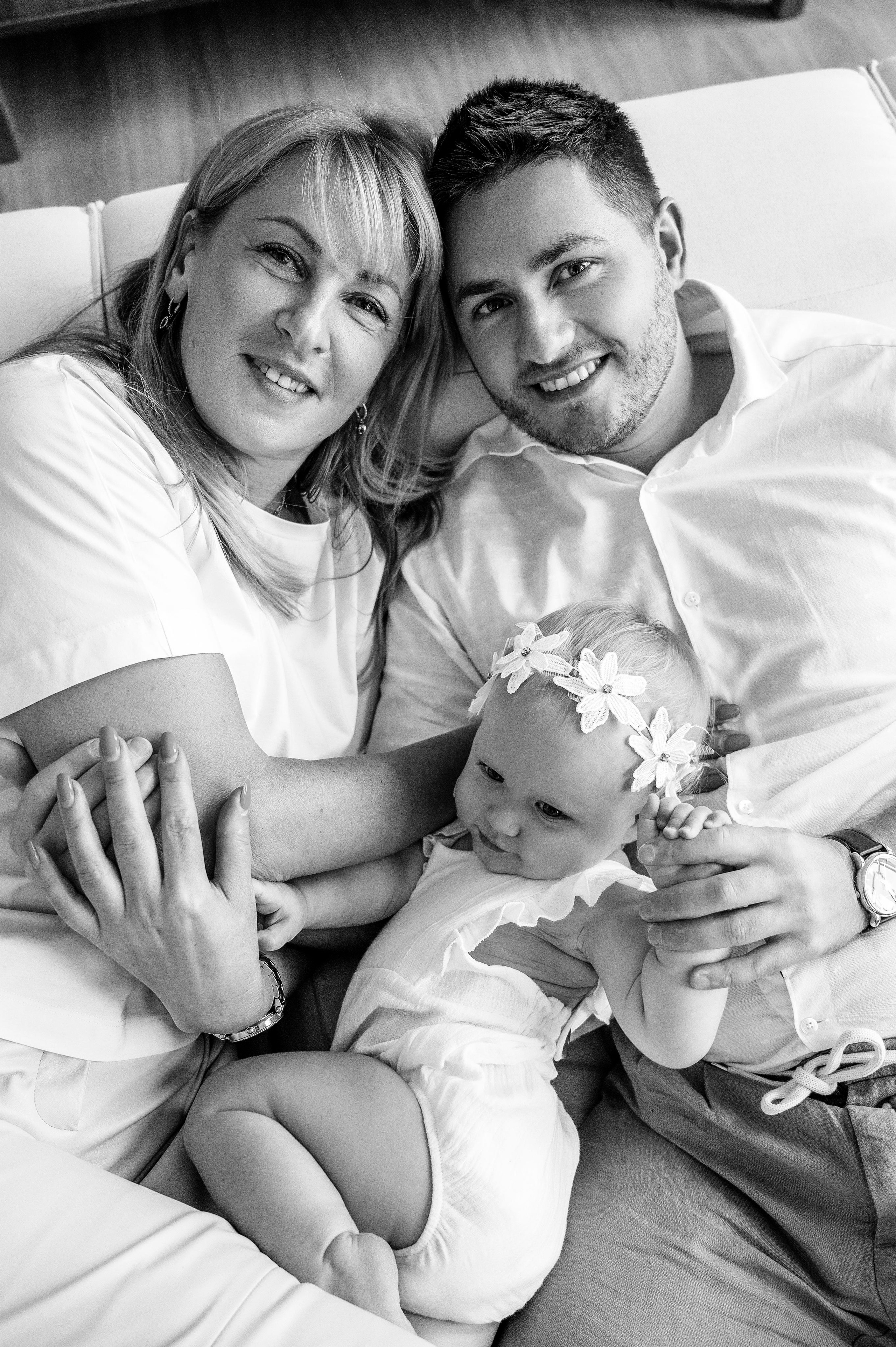 Юля семьей. Профессиональный фотограф беременности в СПБ. Стильные фотосессии беременности в стиле минимализм и классическая фотография