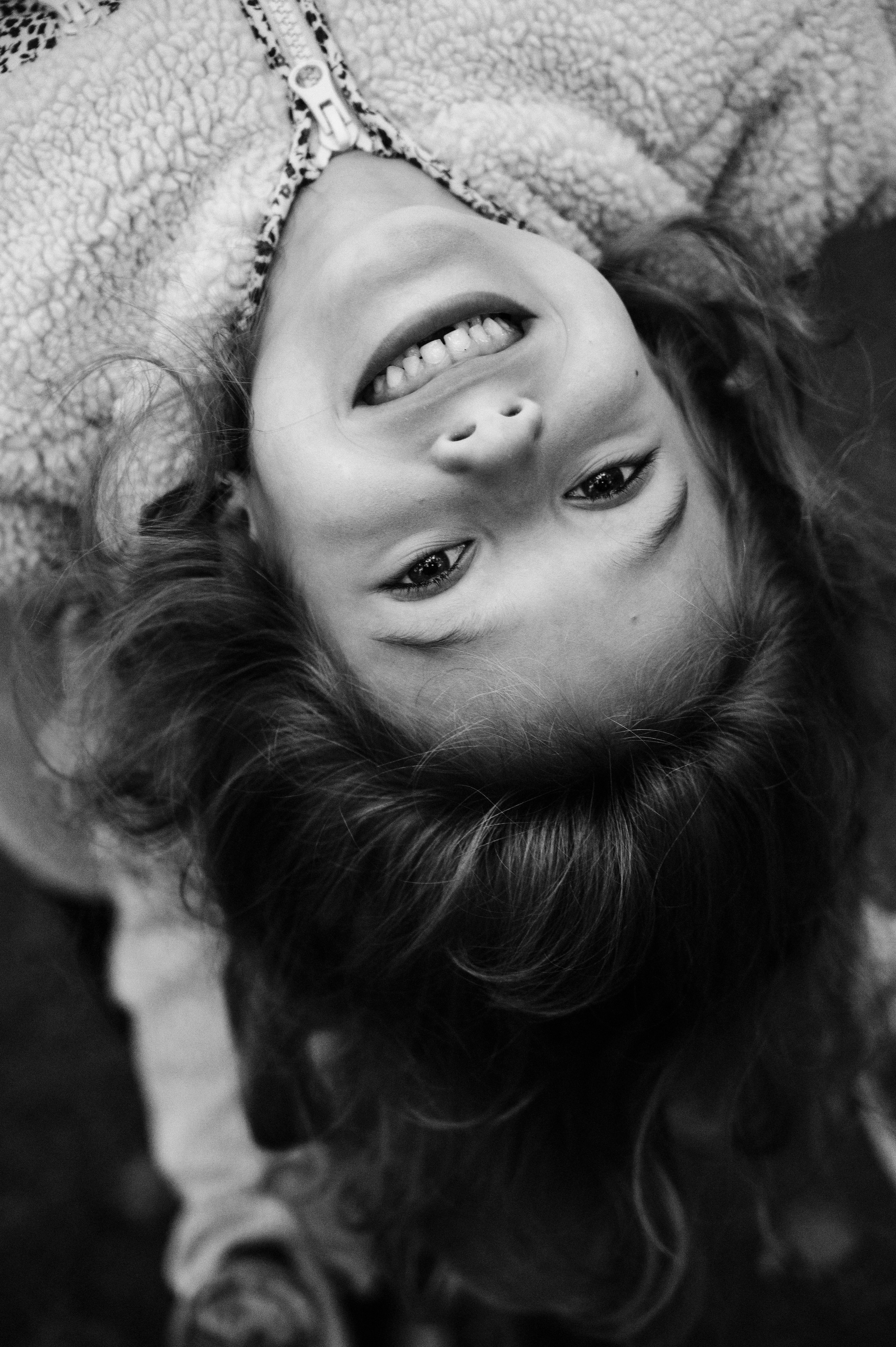 Юля и Оля. Профессиональный фотограф беременности в СПБ. Стильные фотосессии беременности в стиле минимализм и классическая фотография