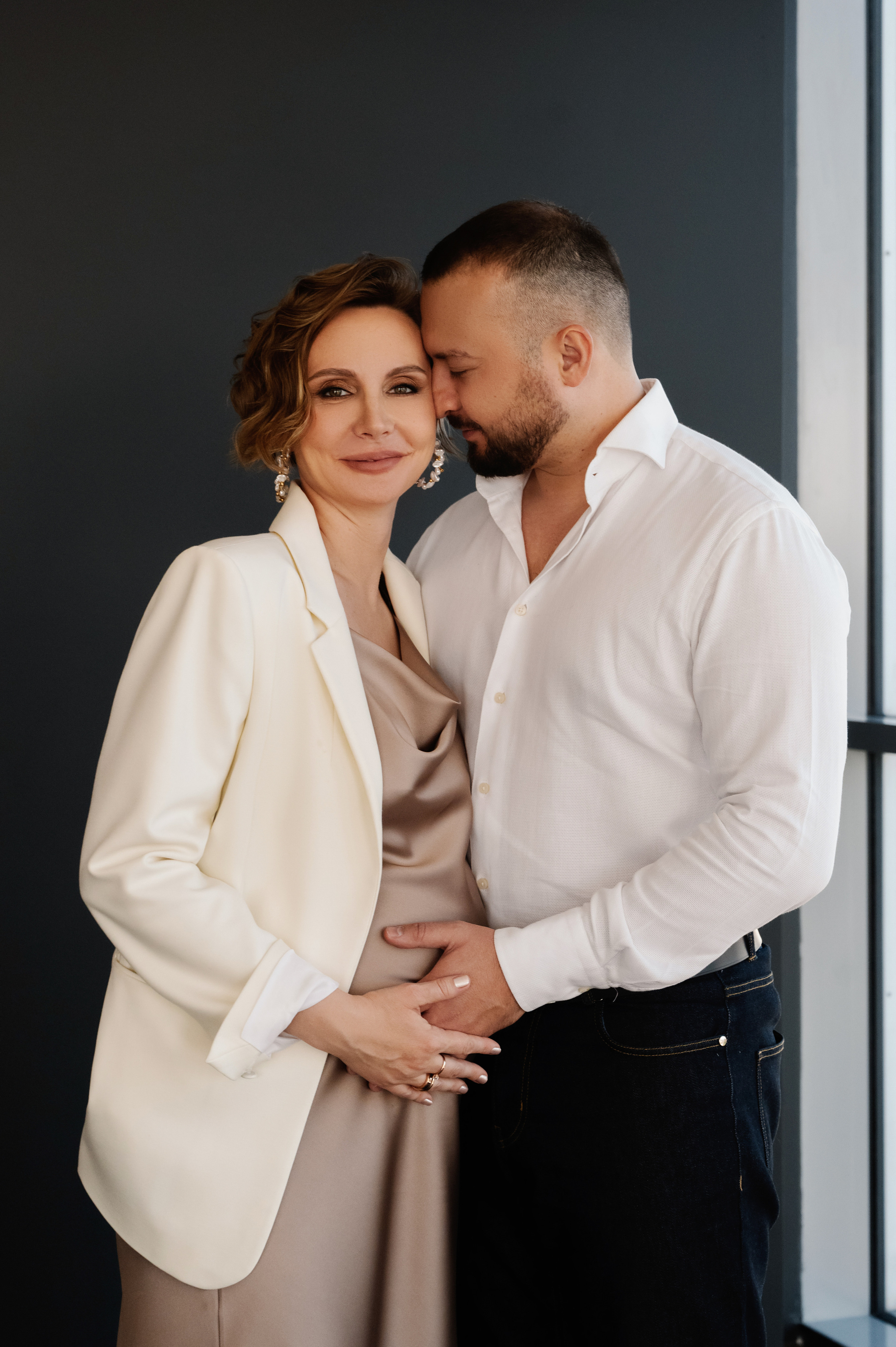 Анна. Профессиональный фотограф беременности в СПБ. Стильные фотосессии беременности в стиле минимализм и классическая фотография