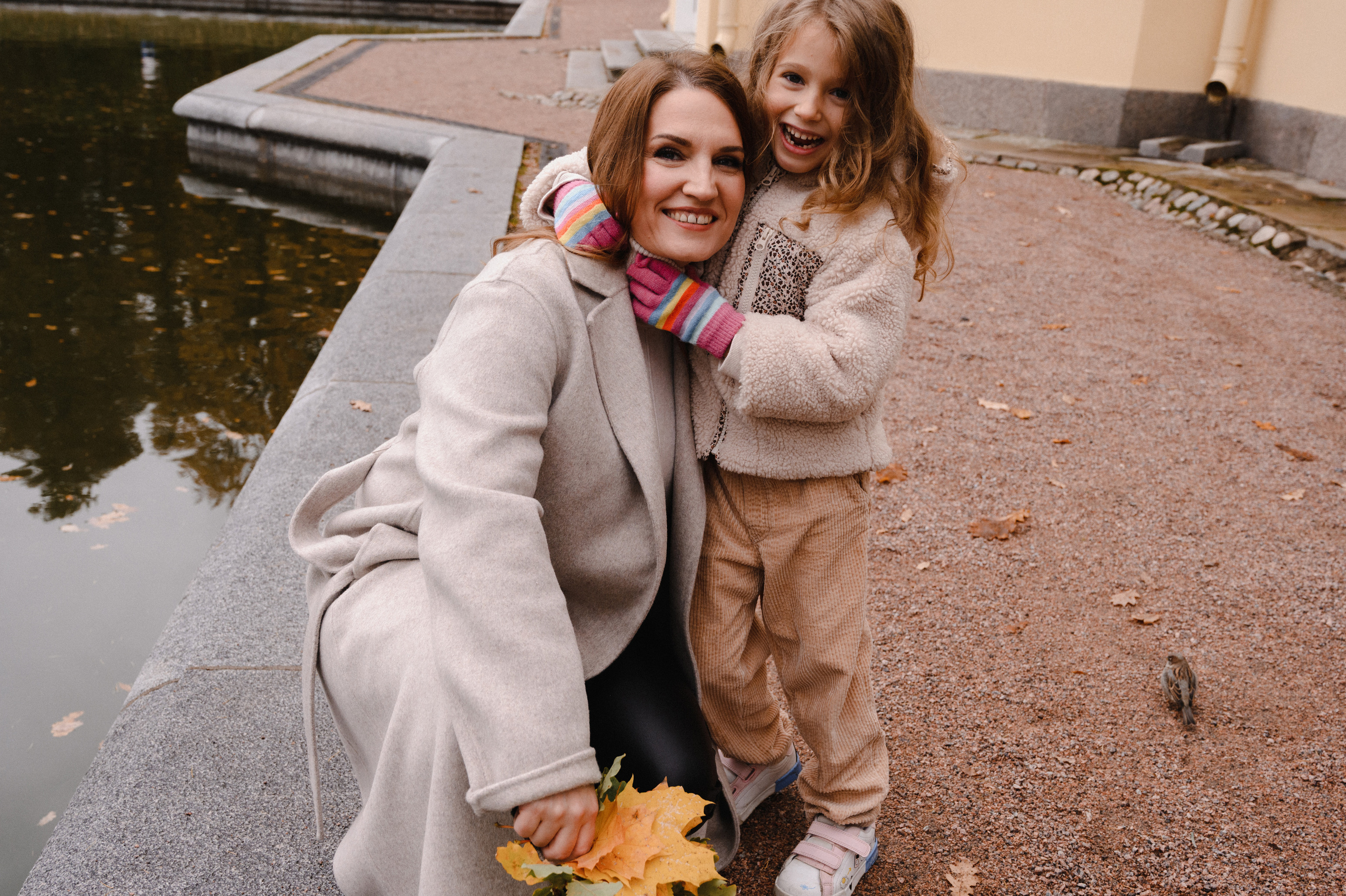 Юля и Оля. Профессиональный фотограф беременности в СПБ. Стильные фотосессии беременности в стиле минимализм и классическая фотография