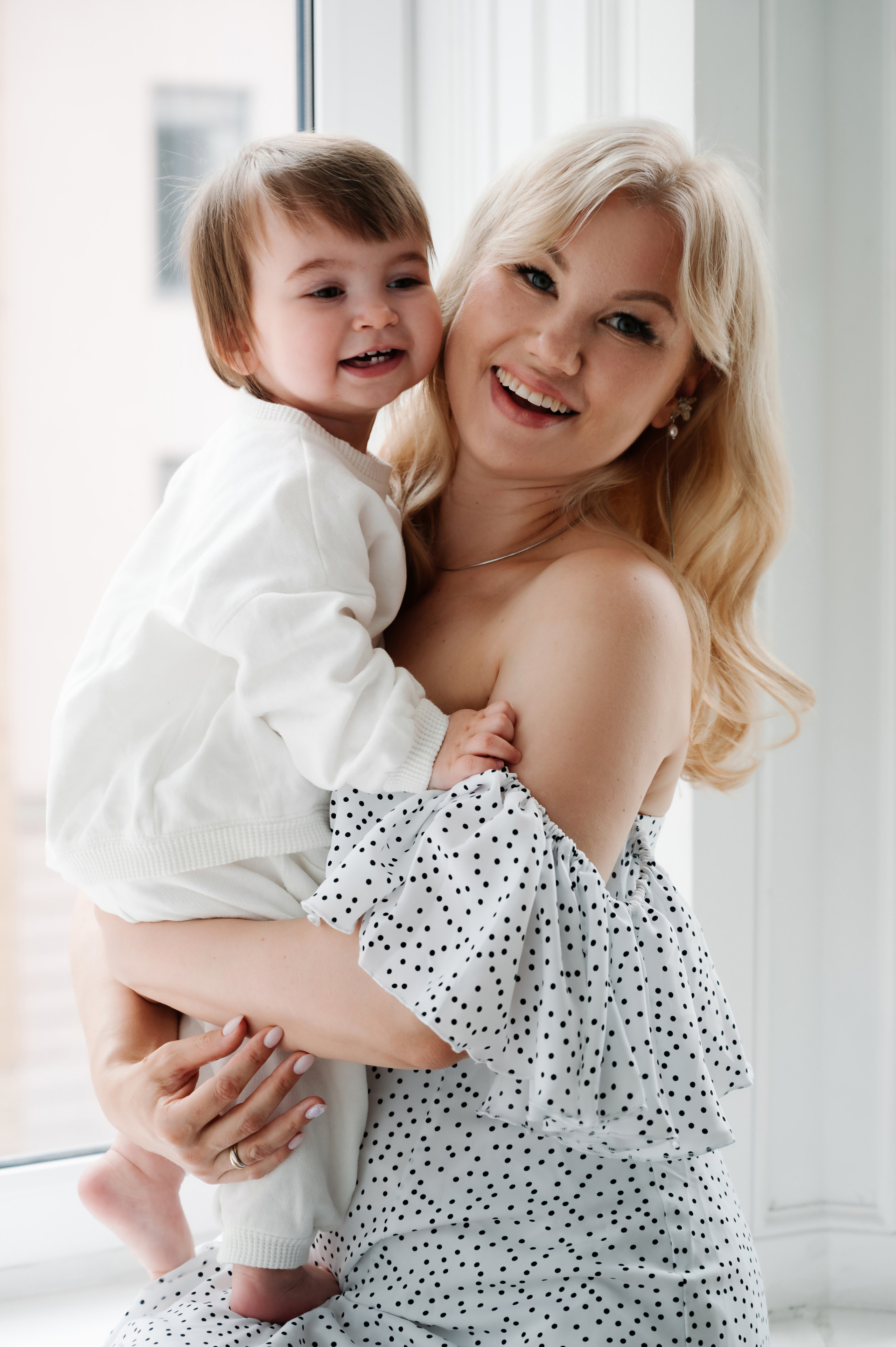 Евгения. Профессиональный фотограф беременности в СПБ. Стильные фотосессии беременности в стиле минимализм и классическая фотография