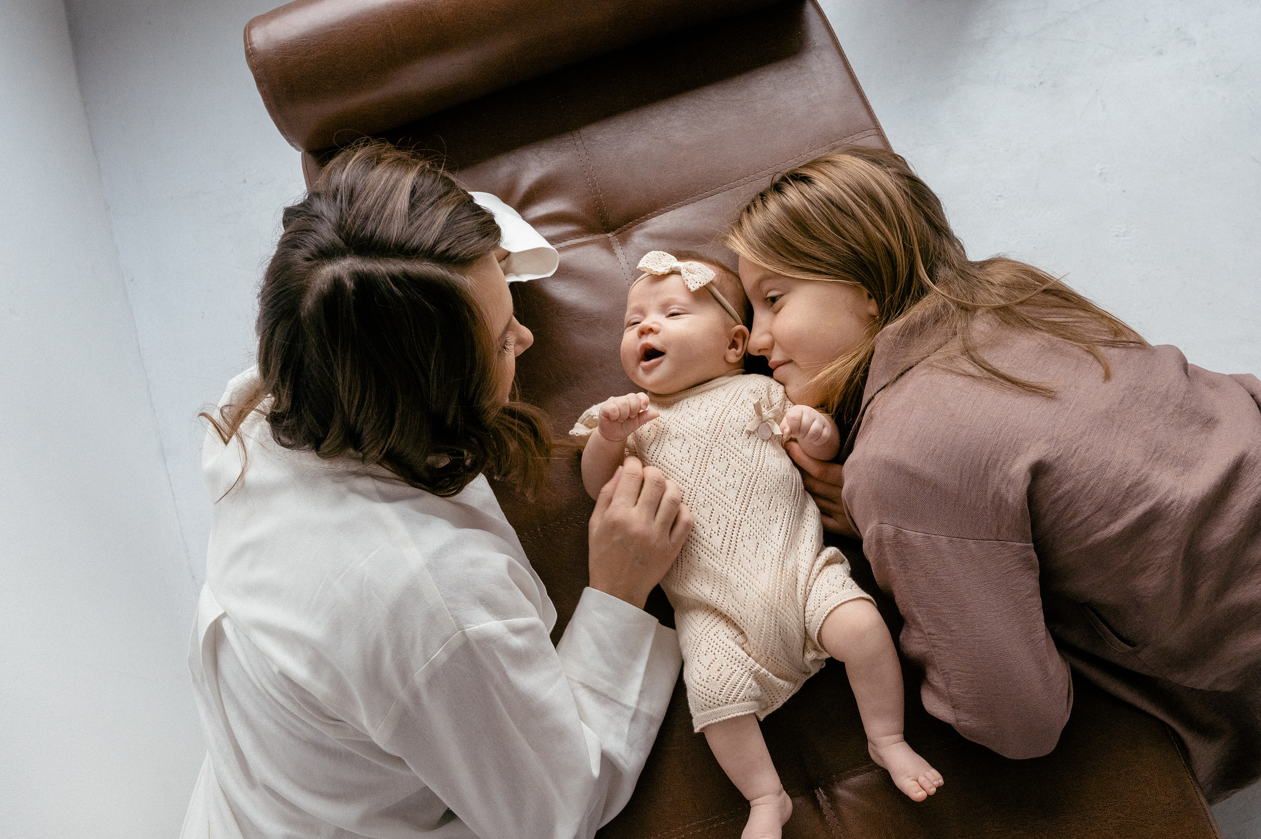 Оксана. Профессиональный фотограф беременности в СПБ. Стильные фотосессии беременности в стиле минимализм и классическая фотография