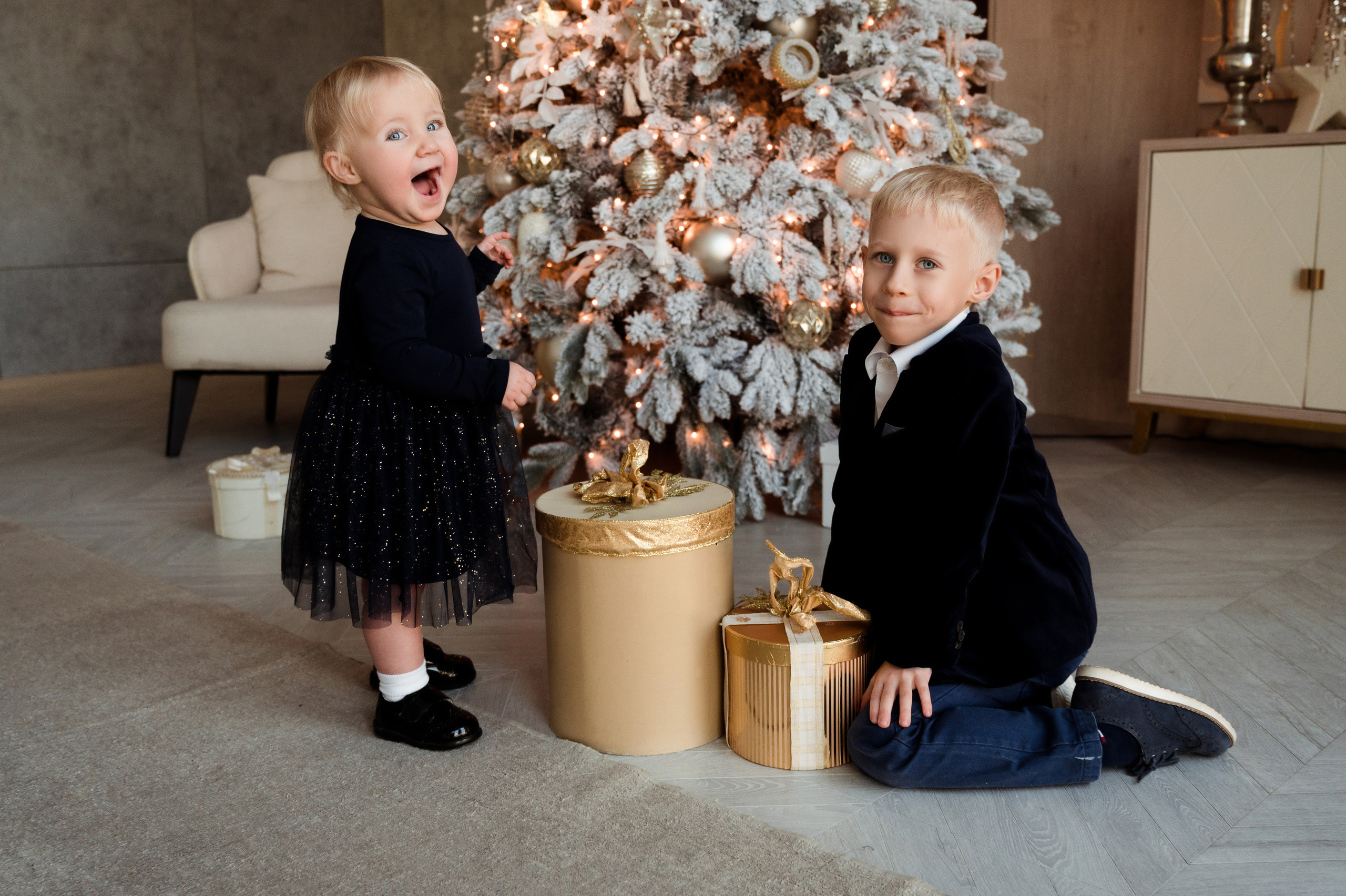 Мила. Профессиональный фотограф беременности в СПБ. Стильные фотосессии беременности в стиле минимализм и классическая фотография