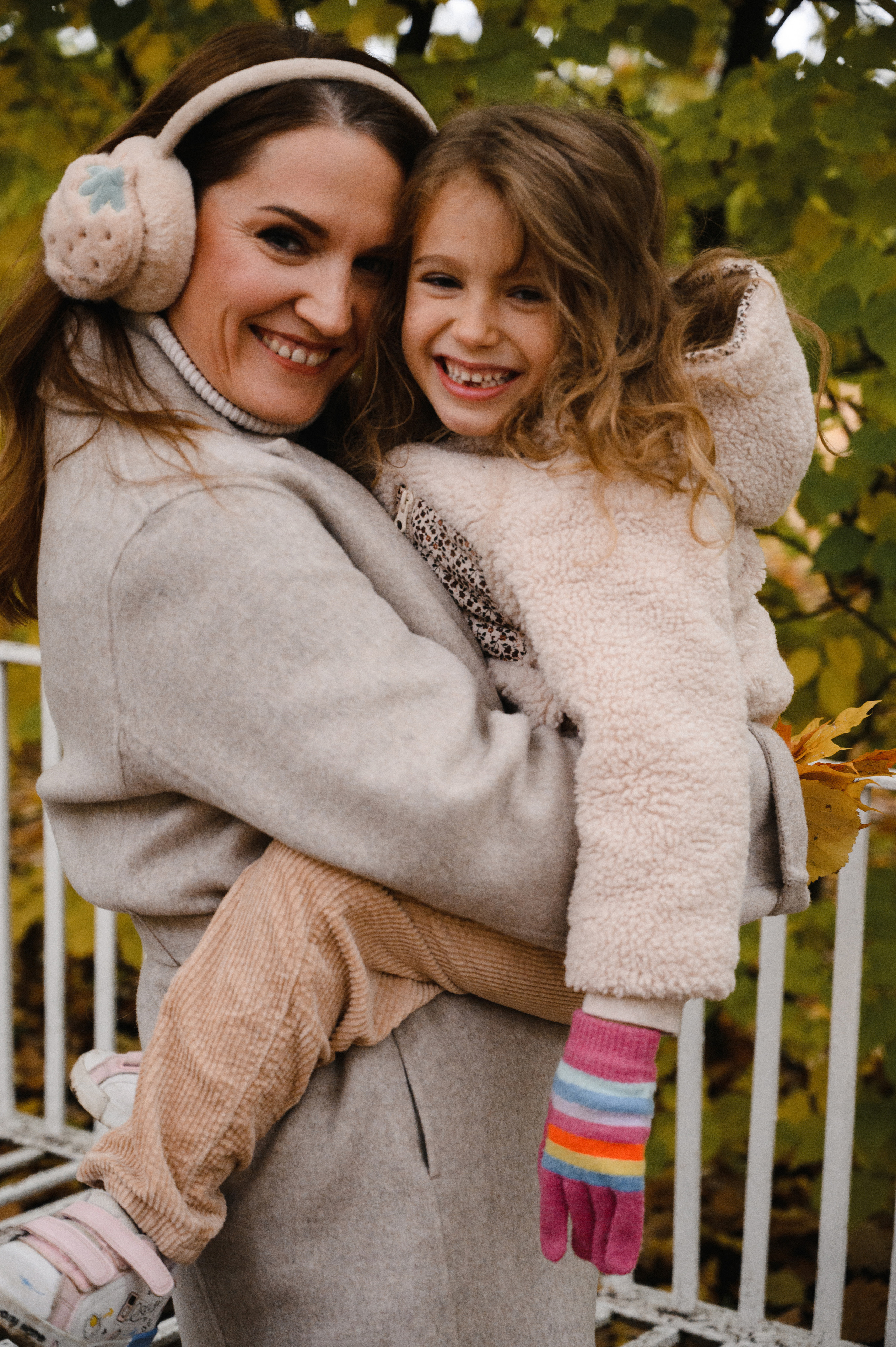 Юля и Оля. Профессиональный фотограф беременности в СПБ. Стильные фотосессии беременности в стиле минимализм и классическая фотография