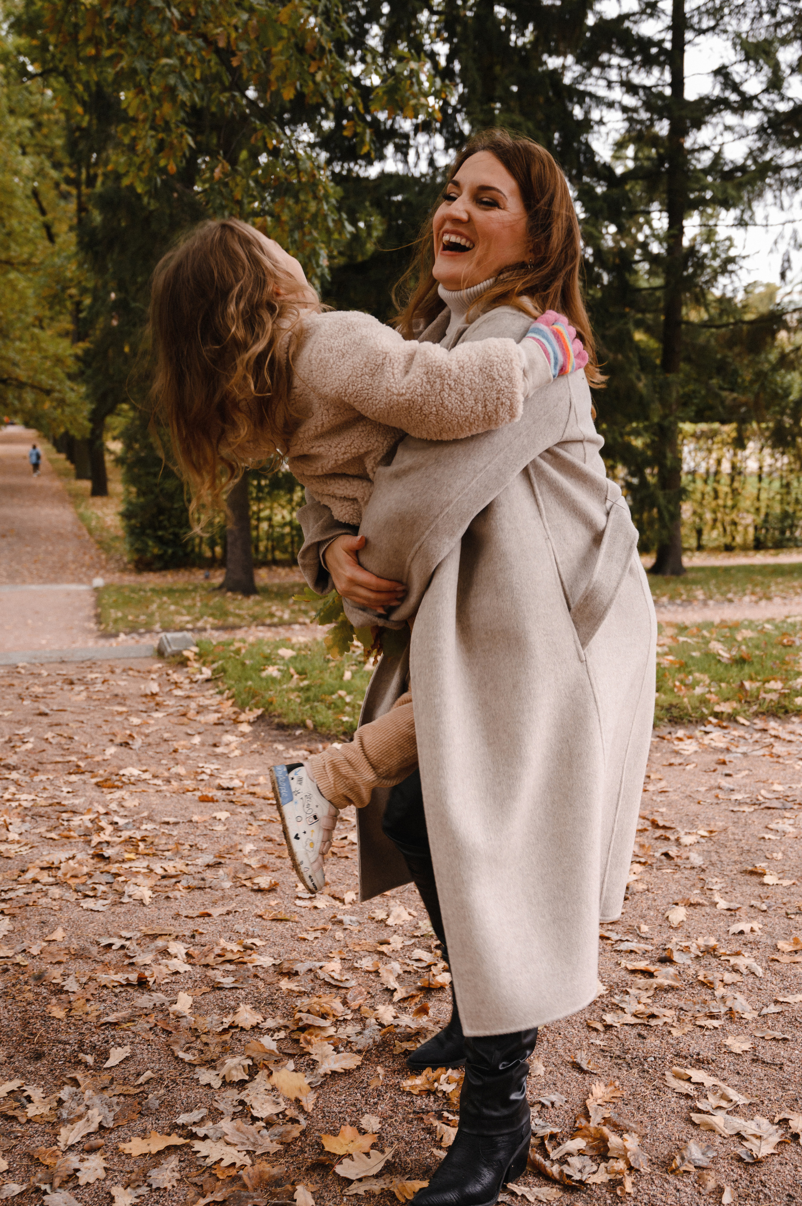 Юля и Оля. Профессиональный фотограф беременности в СПБ. Стильные фотосессии беременности в стиле минимализм и классическая фотография