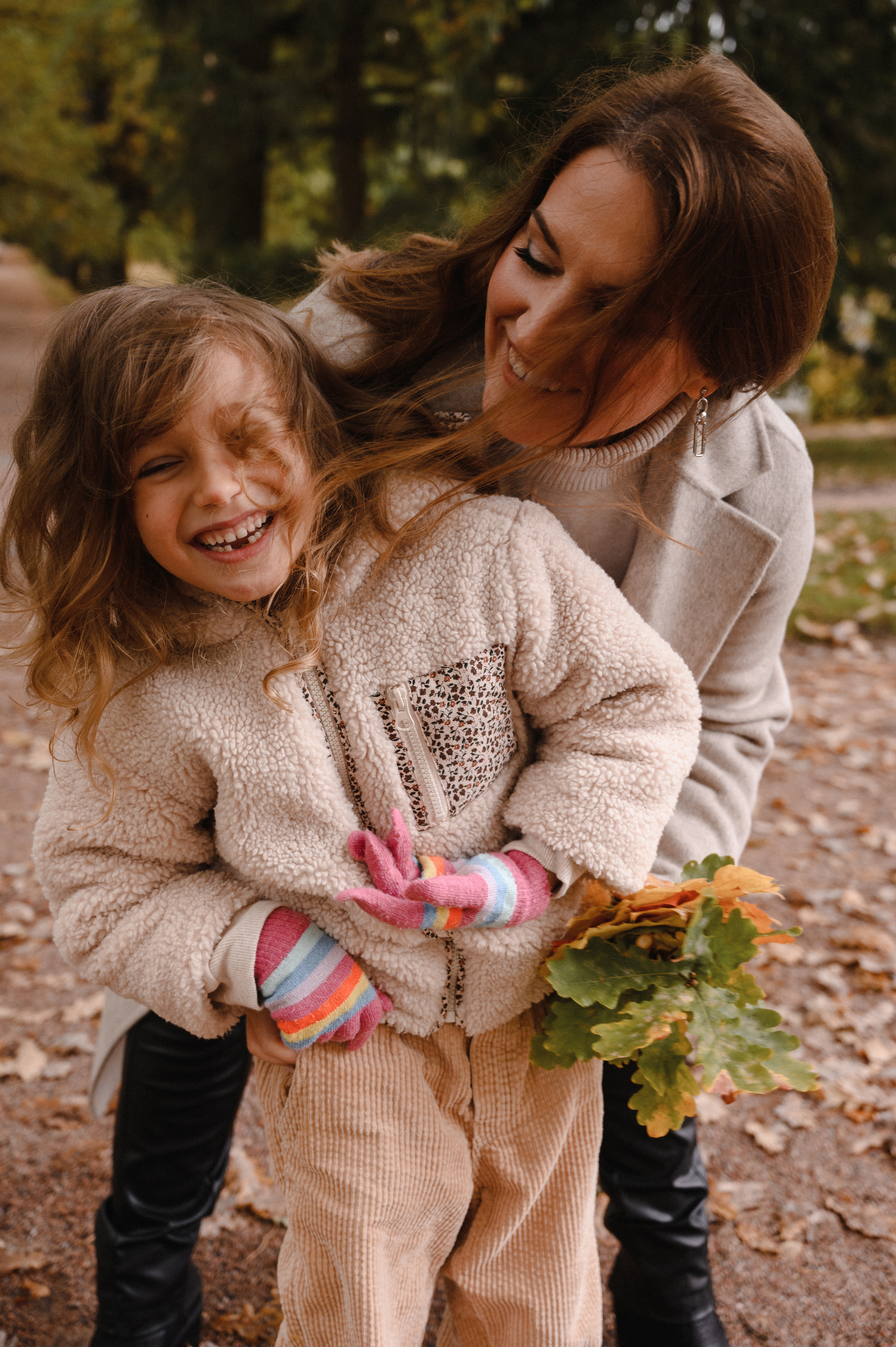 Юля и Оля. Профессиональный фотограф беременности в СПБ. Стильные фотосессии беременности в стиле минимализм и классическая фотография