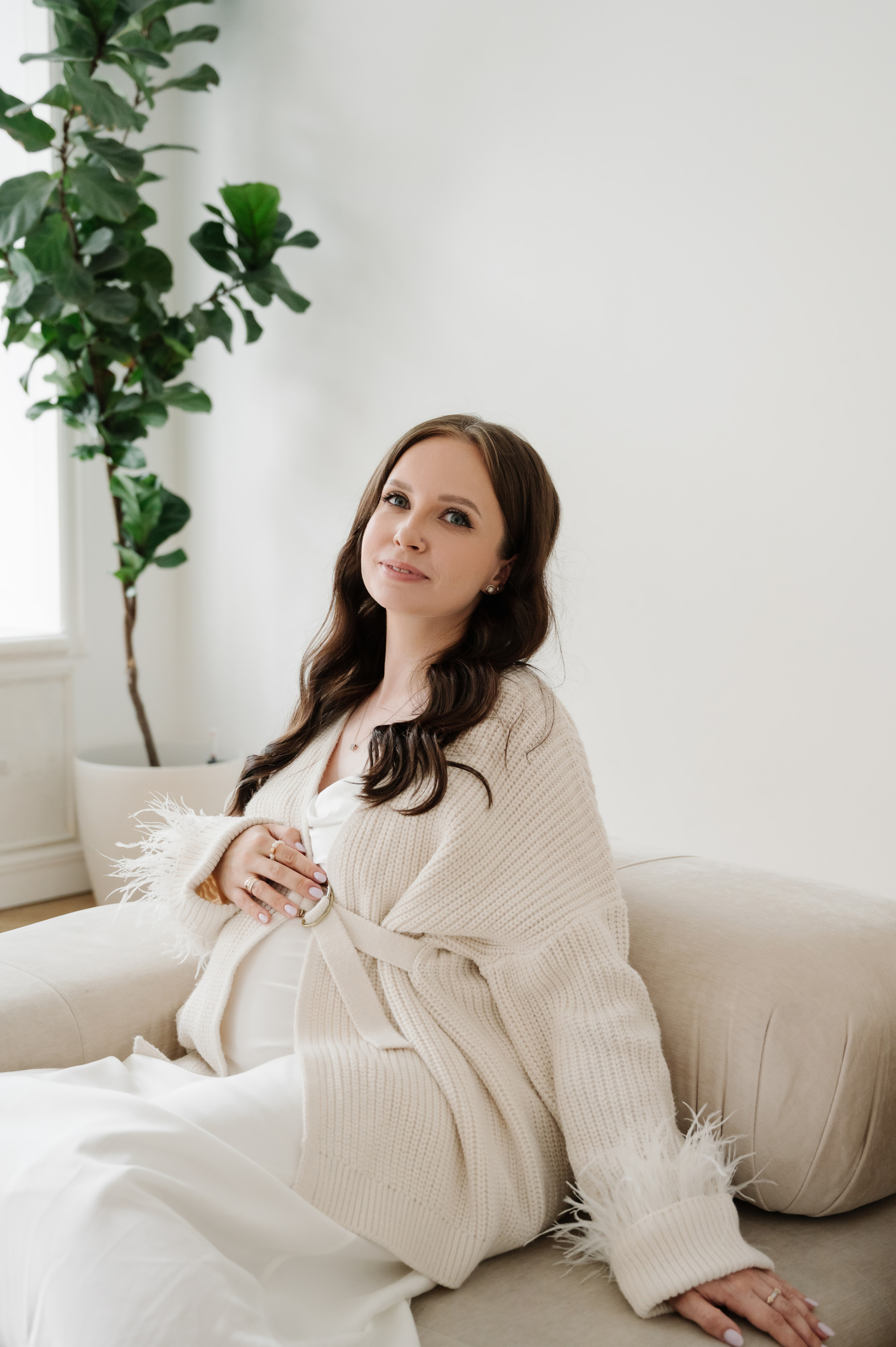 Ксения. Профессиональный фотограф беременности в СПБ. Стильные фотосессии беременности в стиле минимализм и классическая фотография