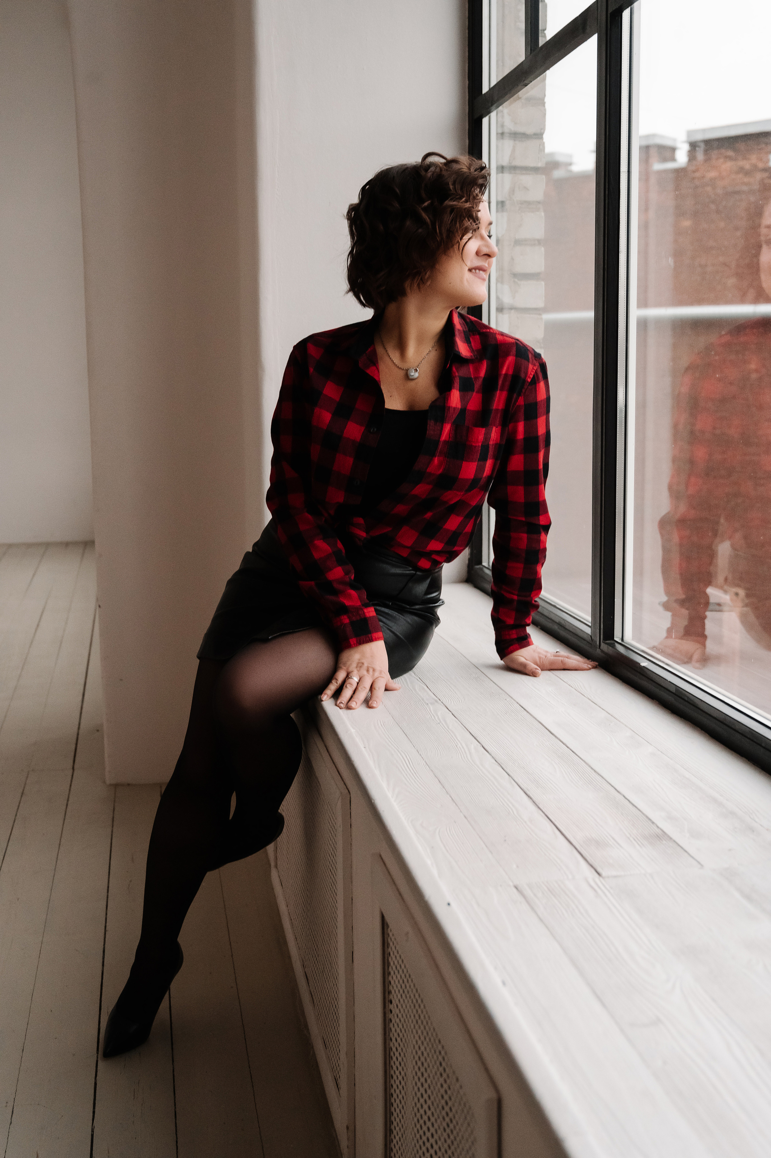 Лиза и Саша. Профессиональный фотограф беременности в СПБ. Стильные фотосессии беременности в стиле минимализм и классическая фотография