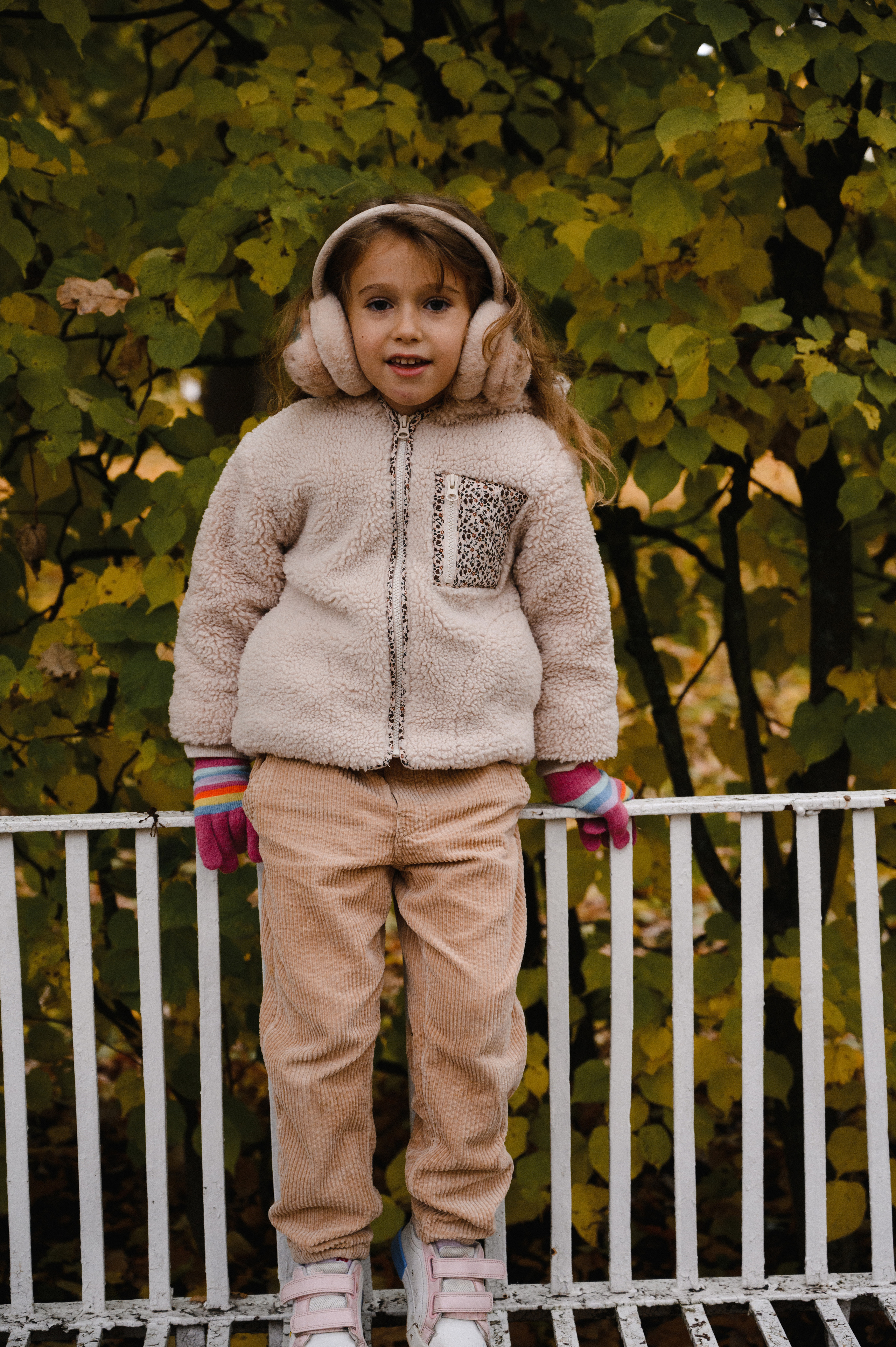 Юля и Оля. Профессиональный фотограф беременности в СПБ. Стильные фотосессии беременности в стиле минимализм и классическая фотография