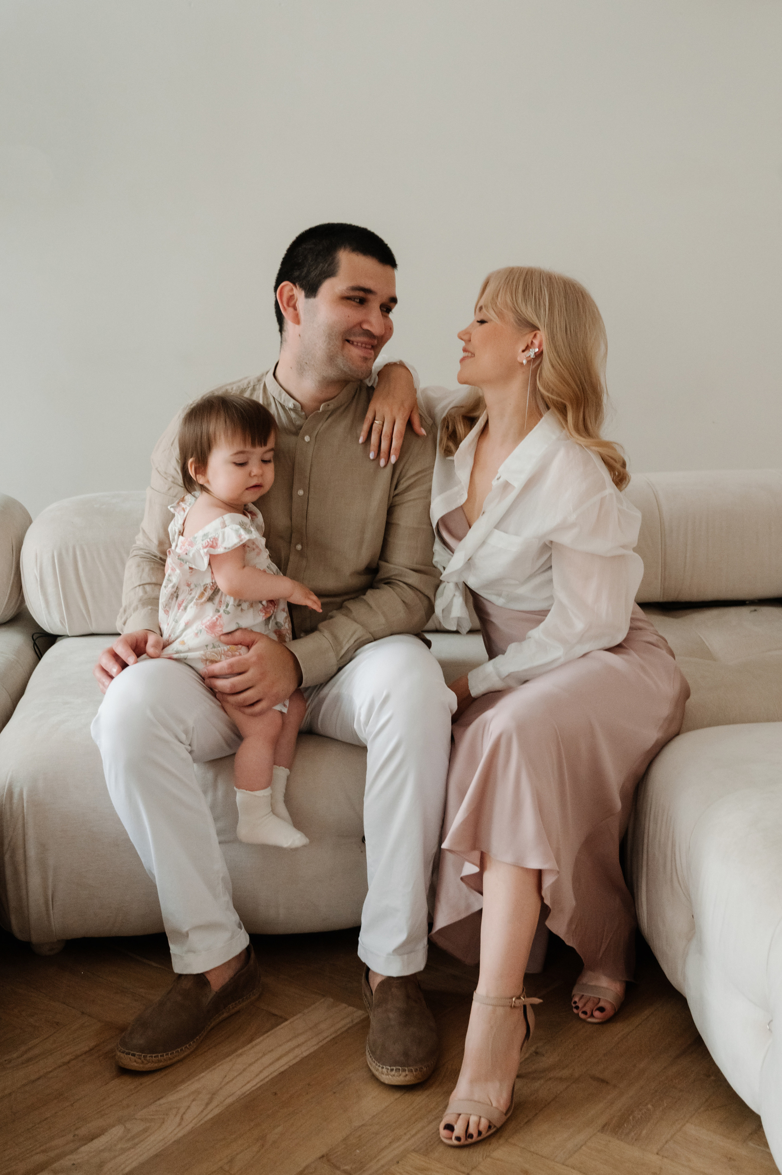 Евгения. Профессиональный фотограф беременности в СПБ. Стильные фотосессии беременности в стиле минимализм и классическая фотография