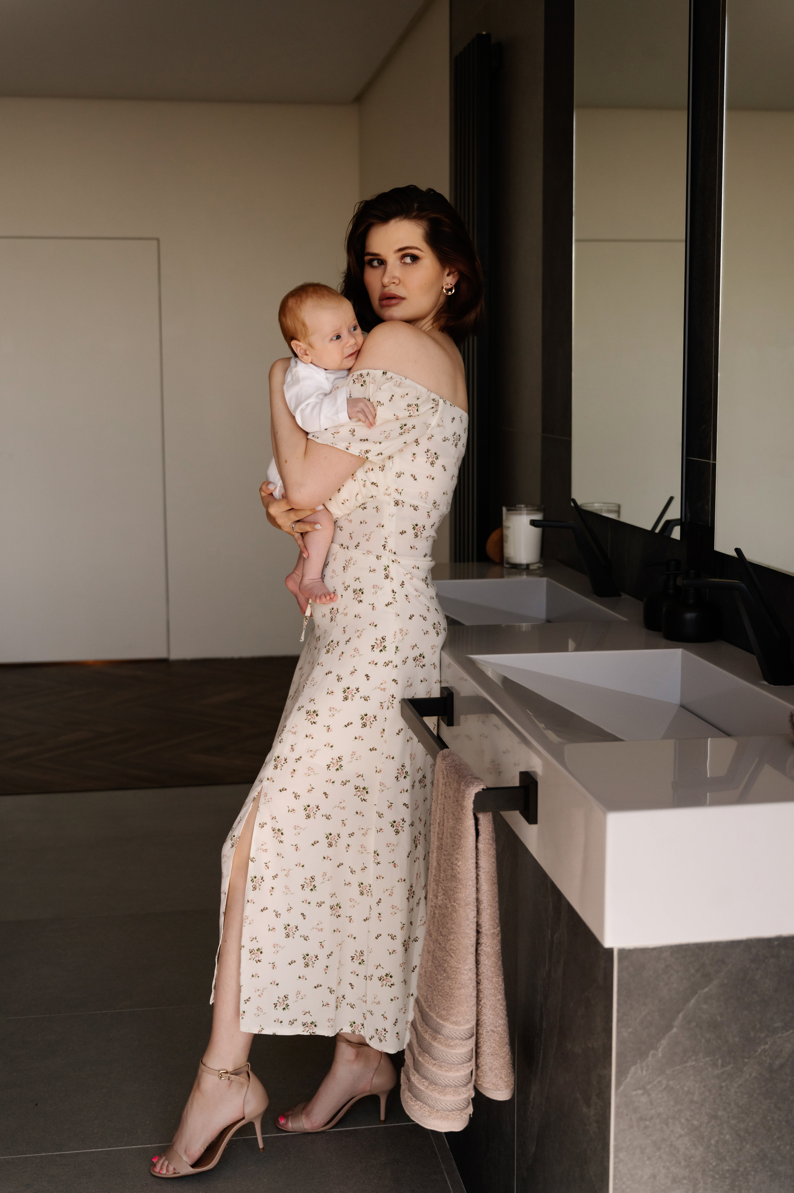 Рина. Профессиональный фотограф беременности в СПБ. Стильные фотосессии беременности в стиле минимализм и классическая фотография