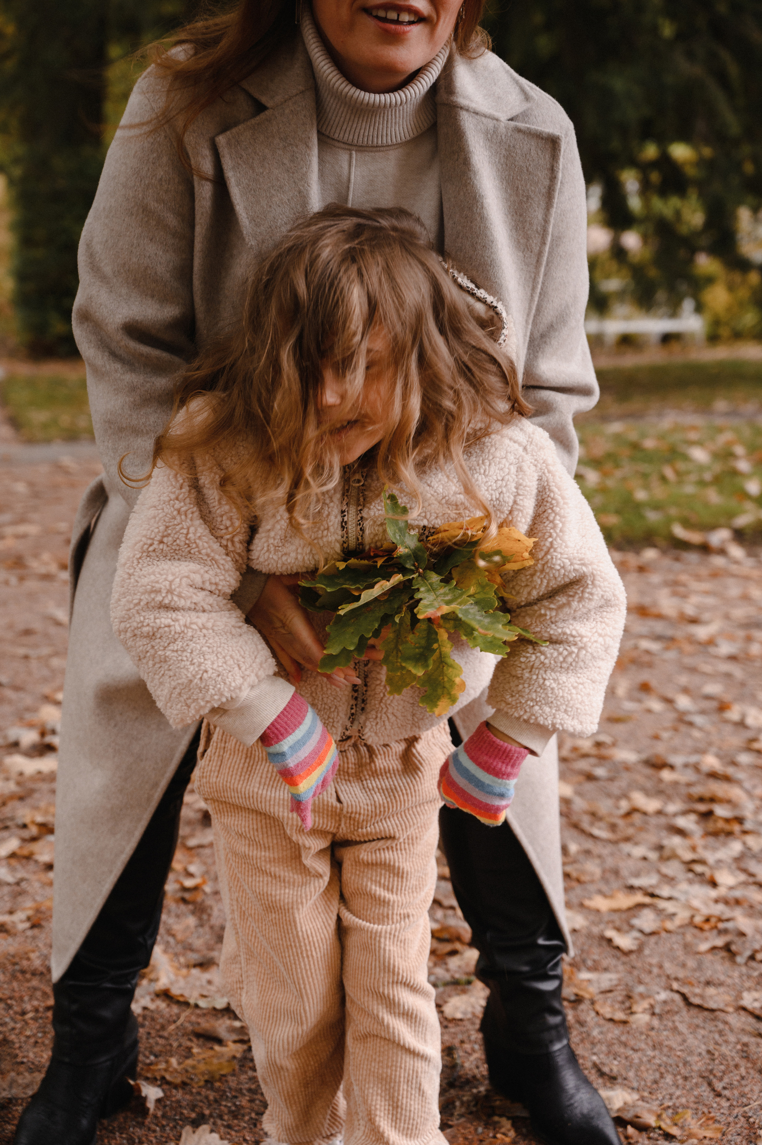 Юля и Оля. Профессиональный фотограф беременности в СПБ. Стильные фотосессии беременности в стиле минимализм и классическая фотография