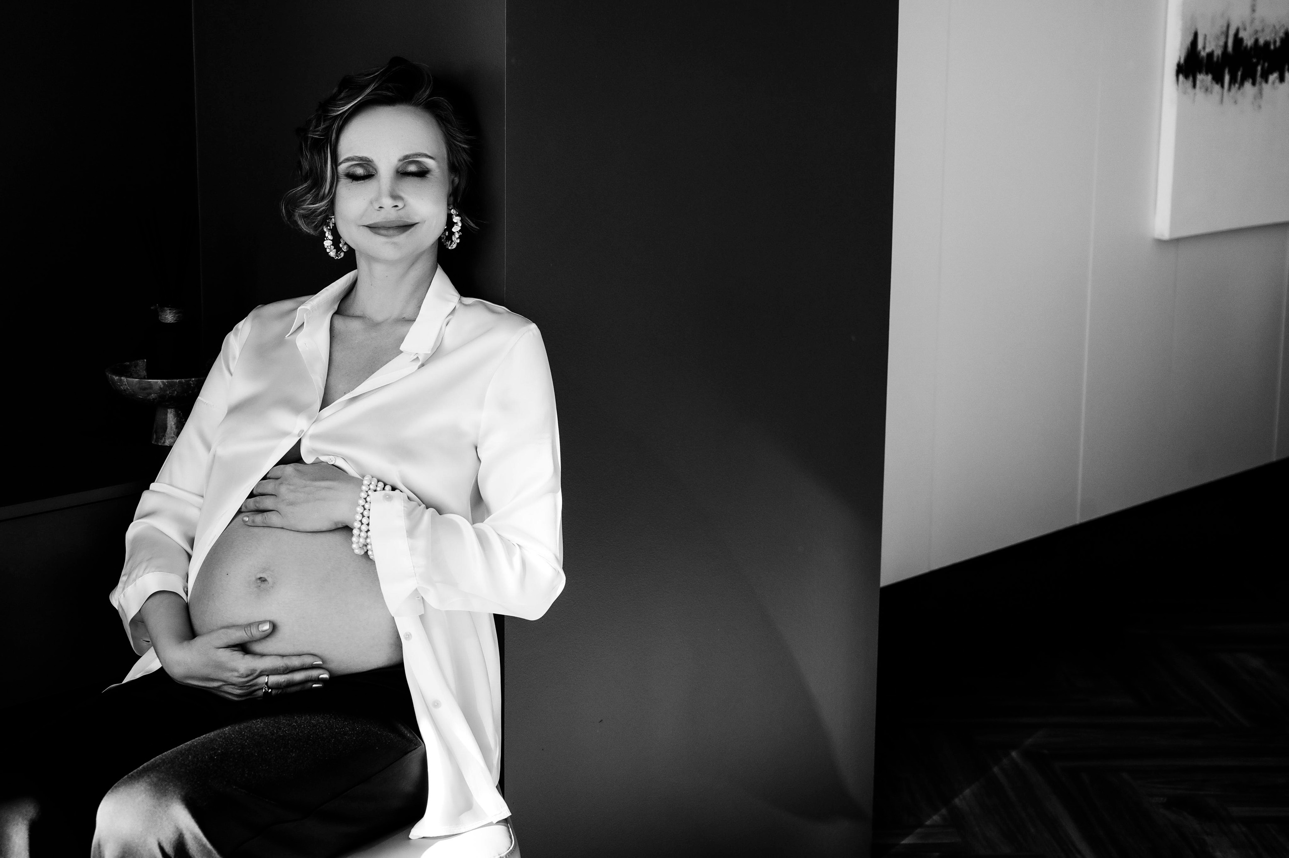 Анна. Профессиональный фотограф беременности в СПБ. Стильные фотосессии беременности в стиле минимализм и классическая фотография