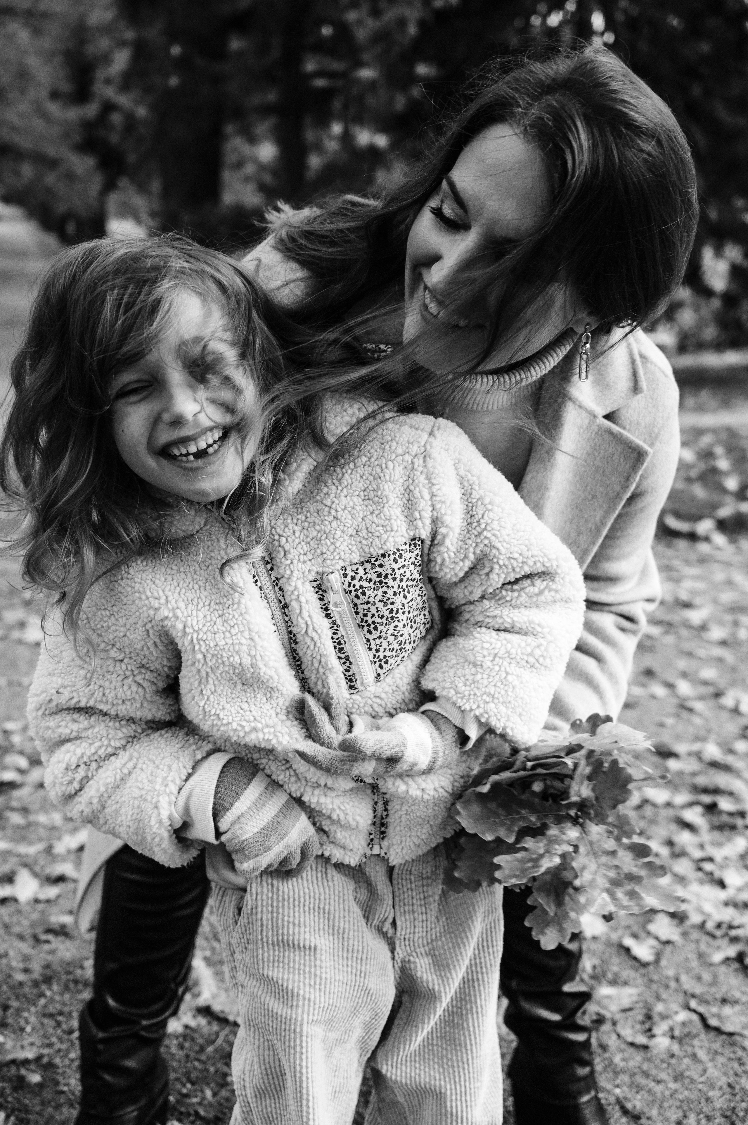 Юля и Оля. Профессиональный фотограф беременности в СПБ. Стильные фотосессии беременности в стиле минимализм и классическая фотография