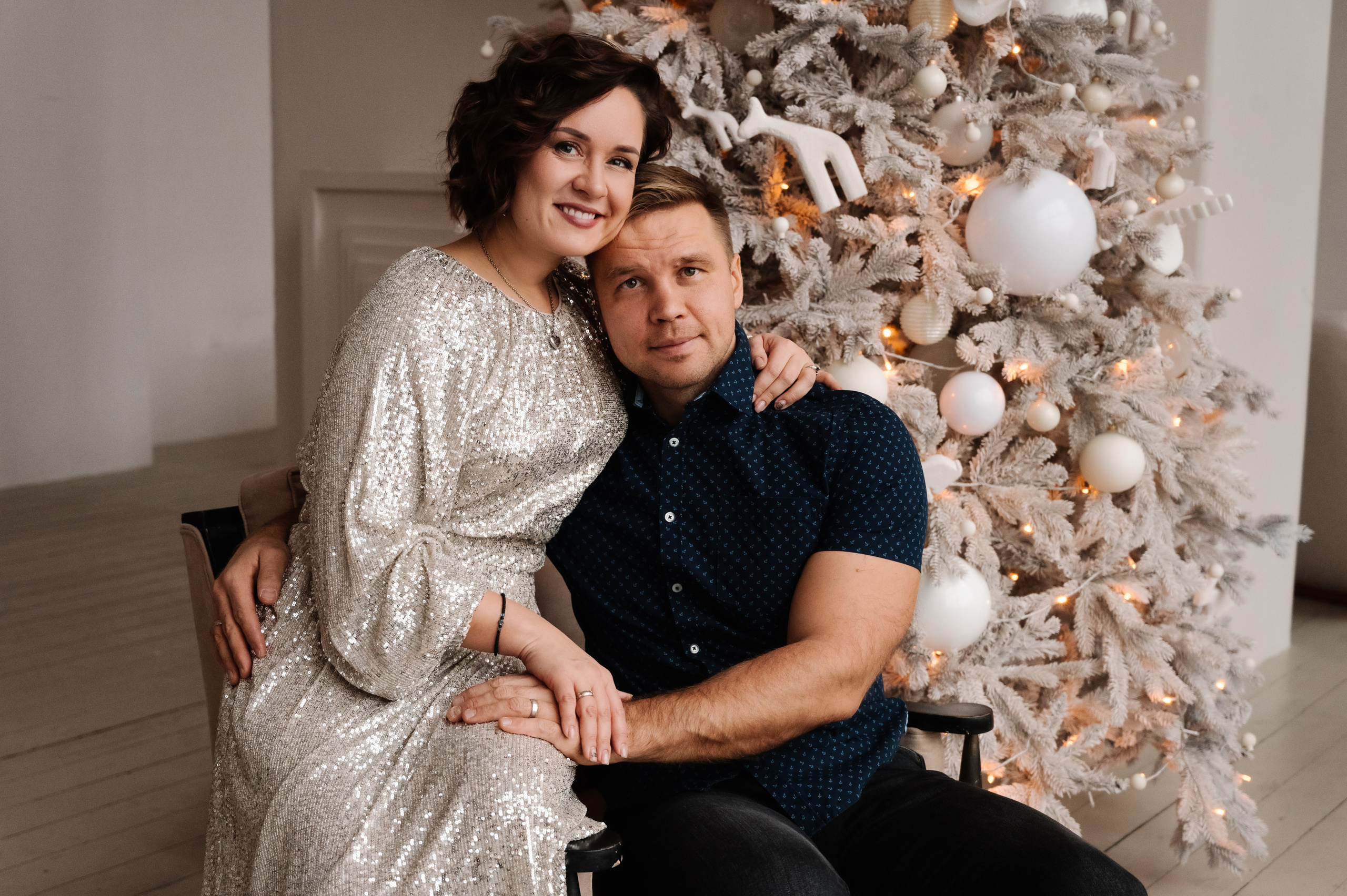 Лиза и Саша. Профессиональный фотограф беременности в СПБ. Стильные фотосессии беременности в стиле минимализм и классическая фотография