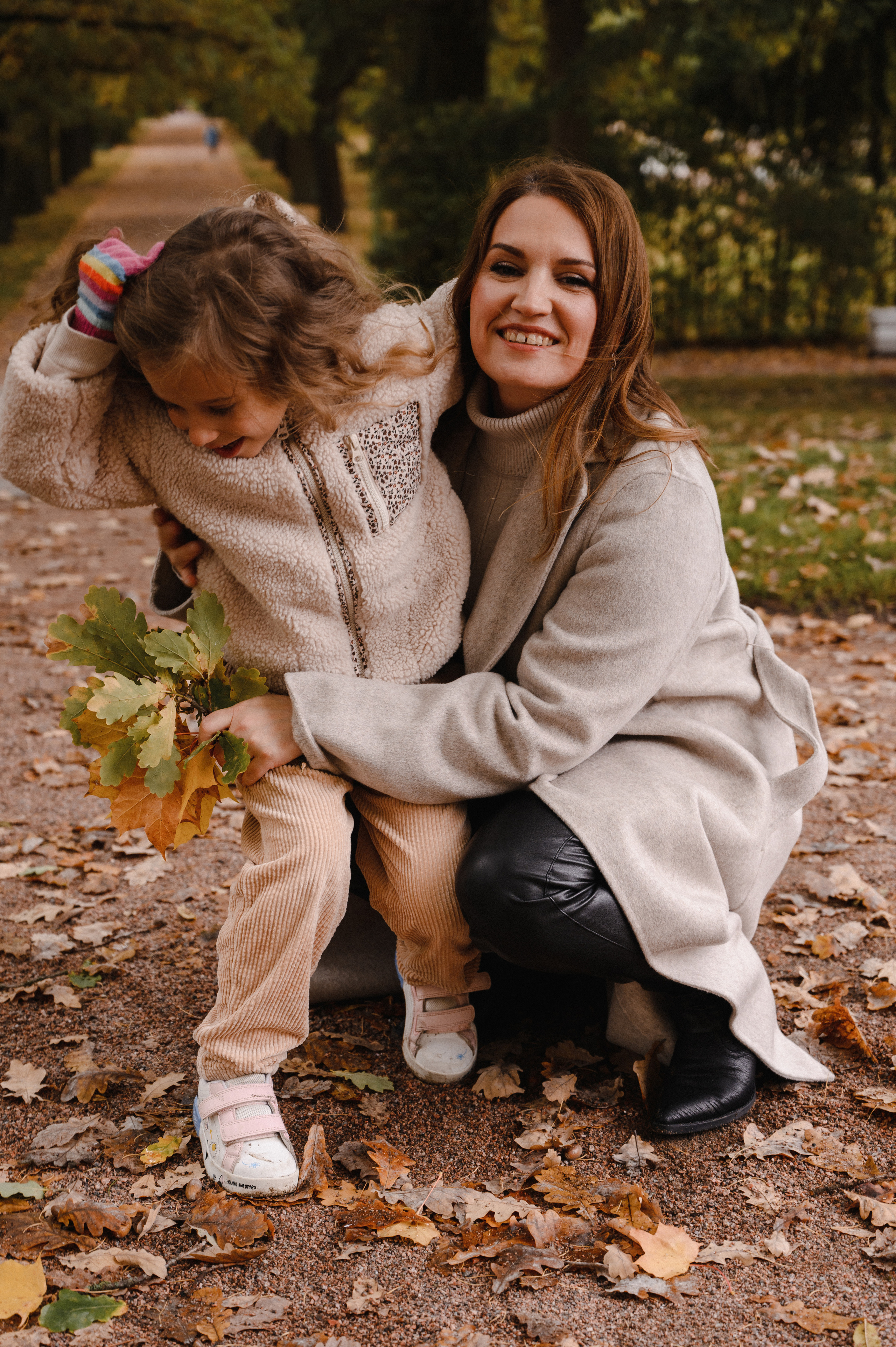 Юля и Оля. Профессиональный фотограф беременности в СПБ. Стильные фотосессии беременности в стиле минимализм и классическая фотография