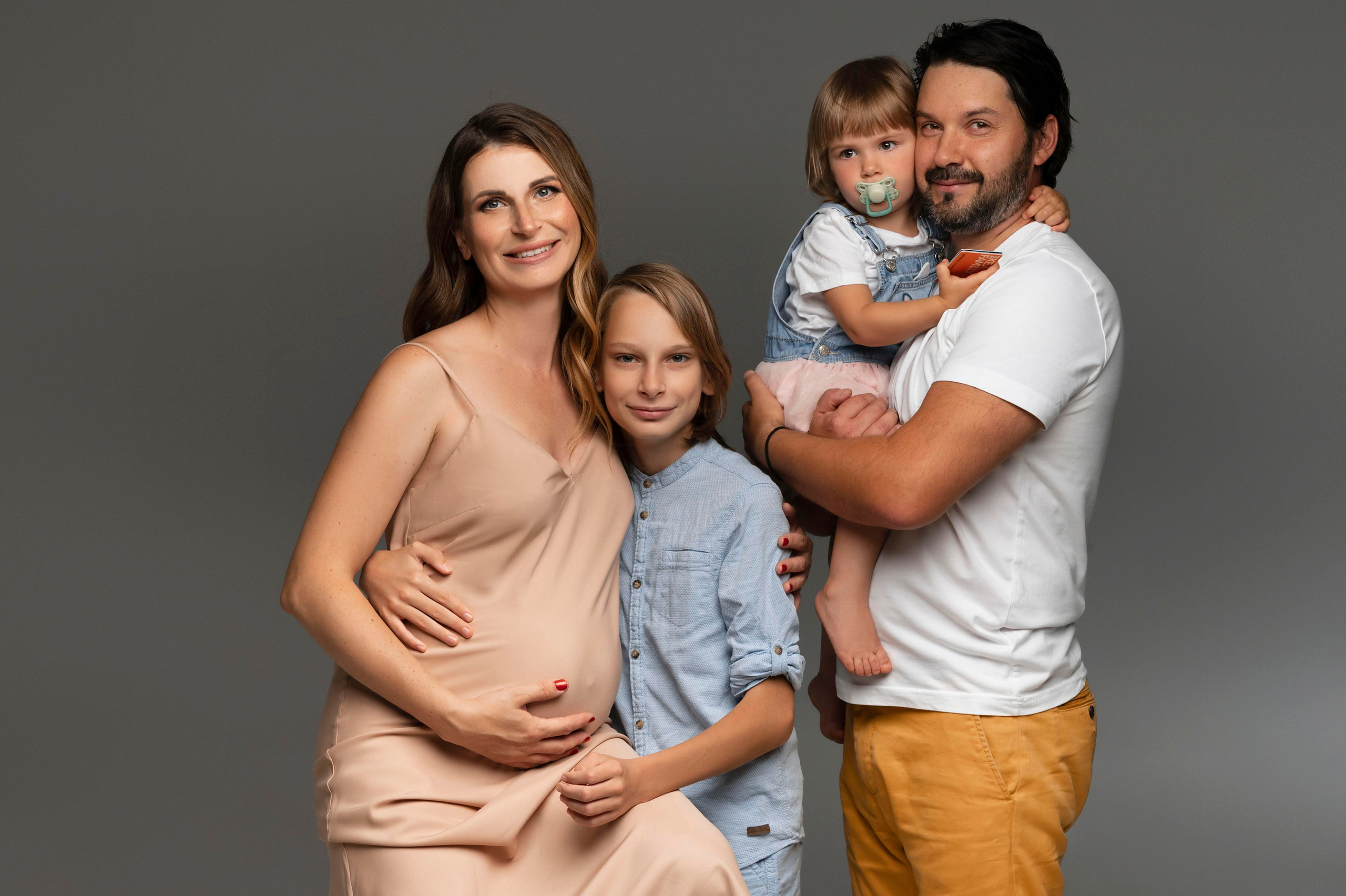 Лина. Профессиональный фотограф беременности в СПБ. Стильные фотосессии беременности в стиле минимализм и классическая фотография