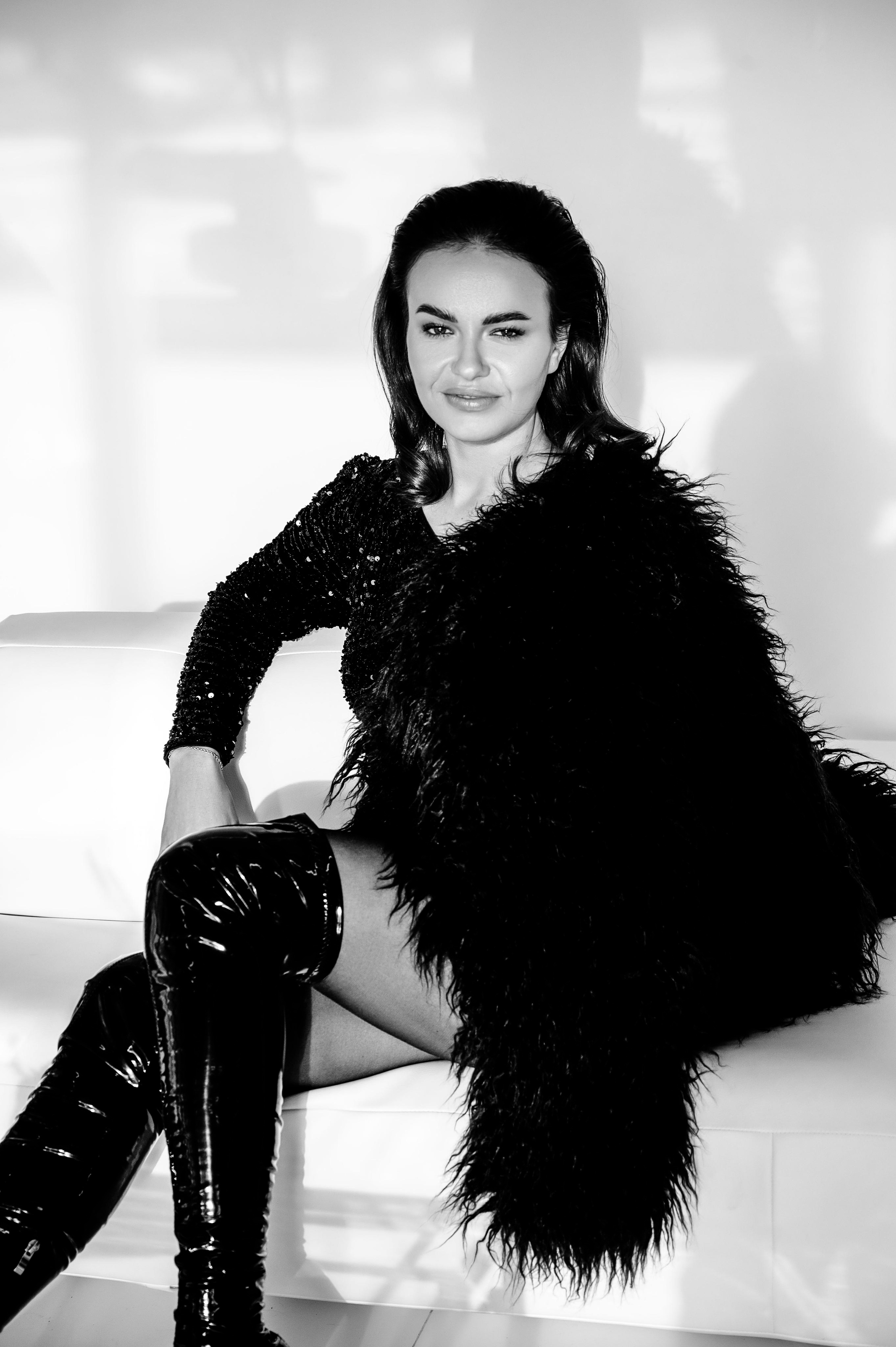 Валерия. Профессиональный фотограф беременности в СПБ. Стильные фотосессии беременности в стиле минимализм и классическая фотография