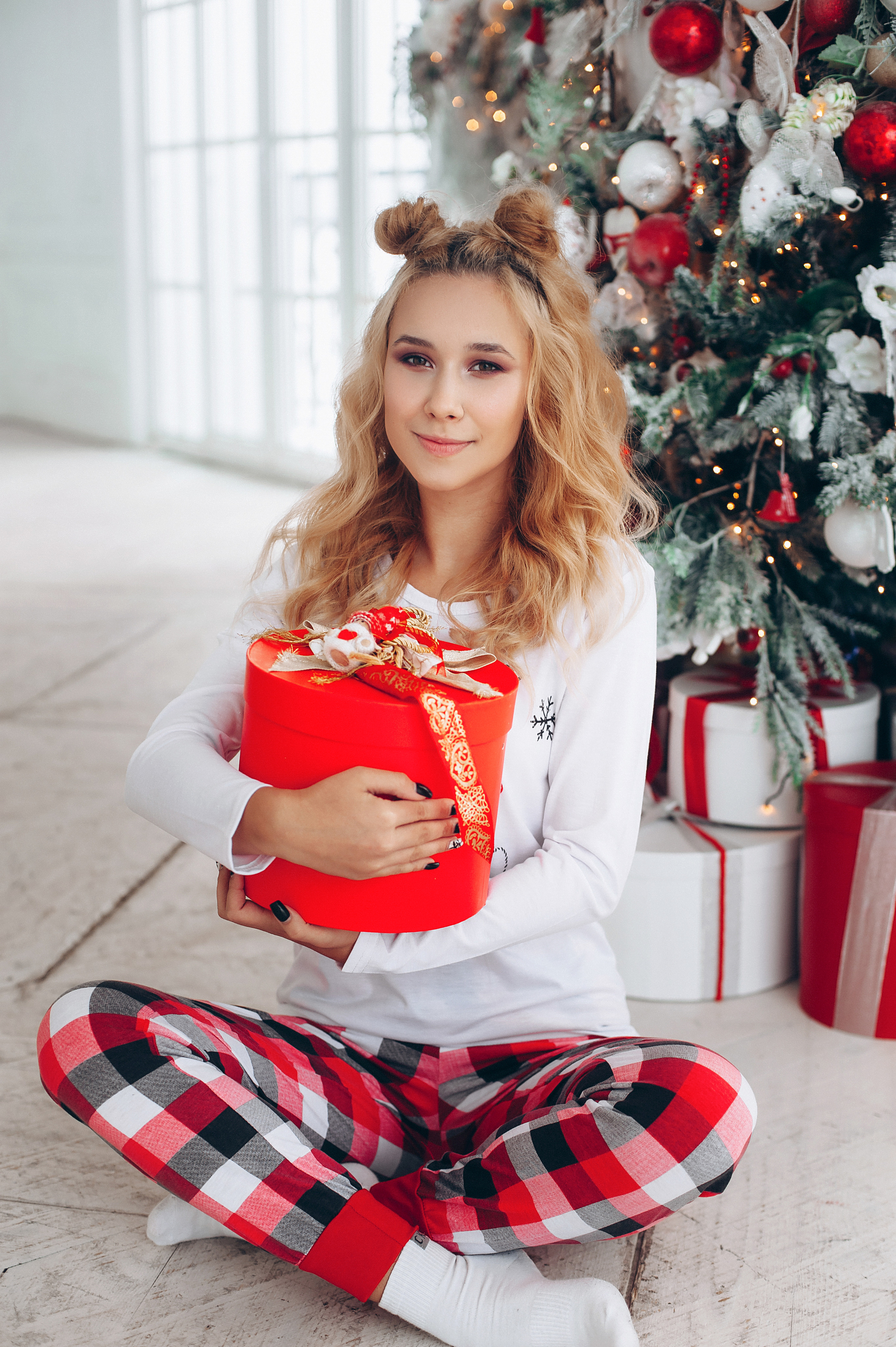 Юля. Профессиональный фотограф беременности в СПБ. Стильные фотосессии беременности в стиле минимализм и классическая фотография