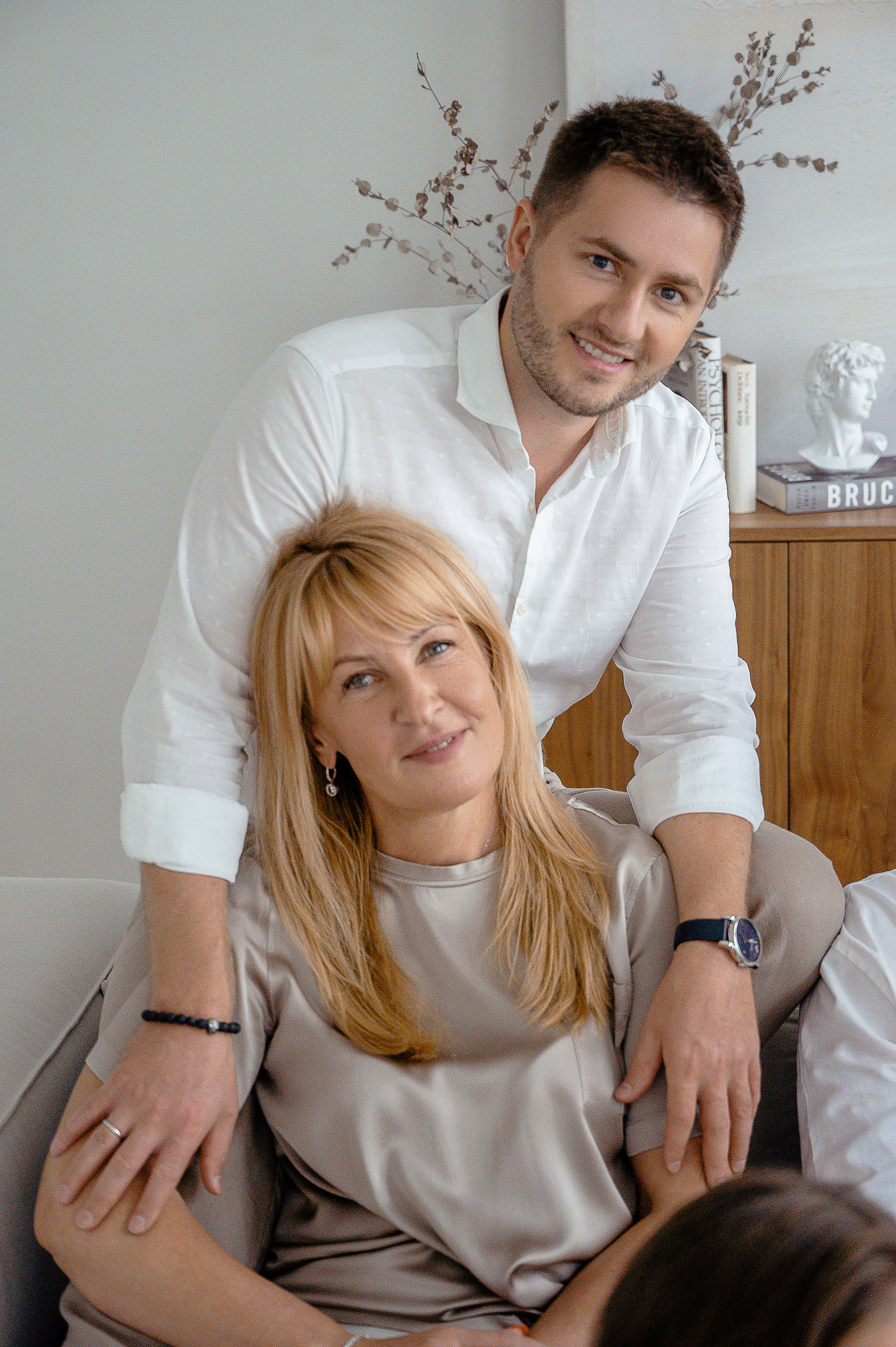 Юля семьей. Профессиональный фотограф беременности в СПБ. Стильные фотосессии беременности в стиле минимализм и классическая фотография