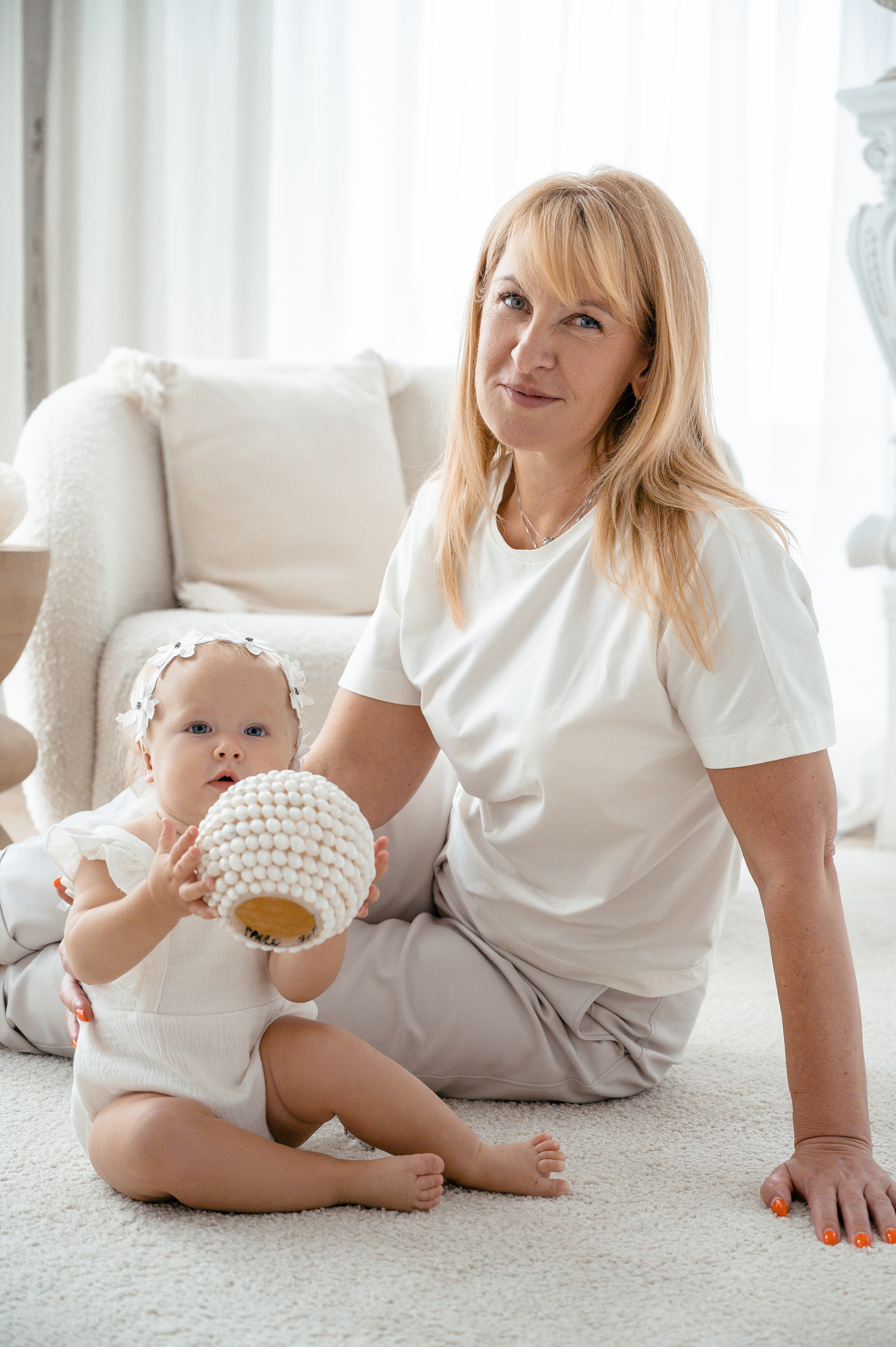 Юля семьей. Профессиональный фотограф беременности в СПБ. Стильные фотосессии беременности в стиле минимализм и классическая фотография