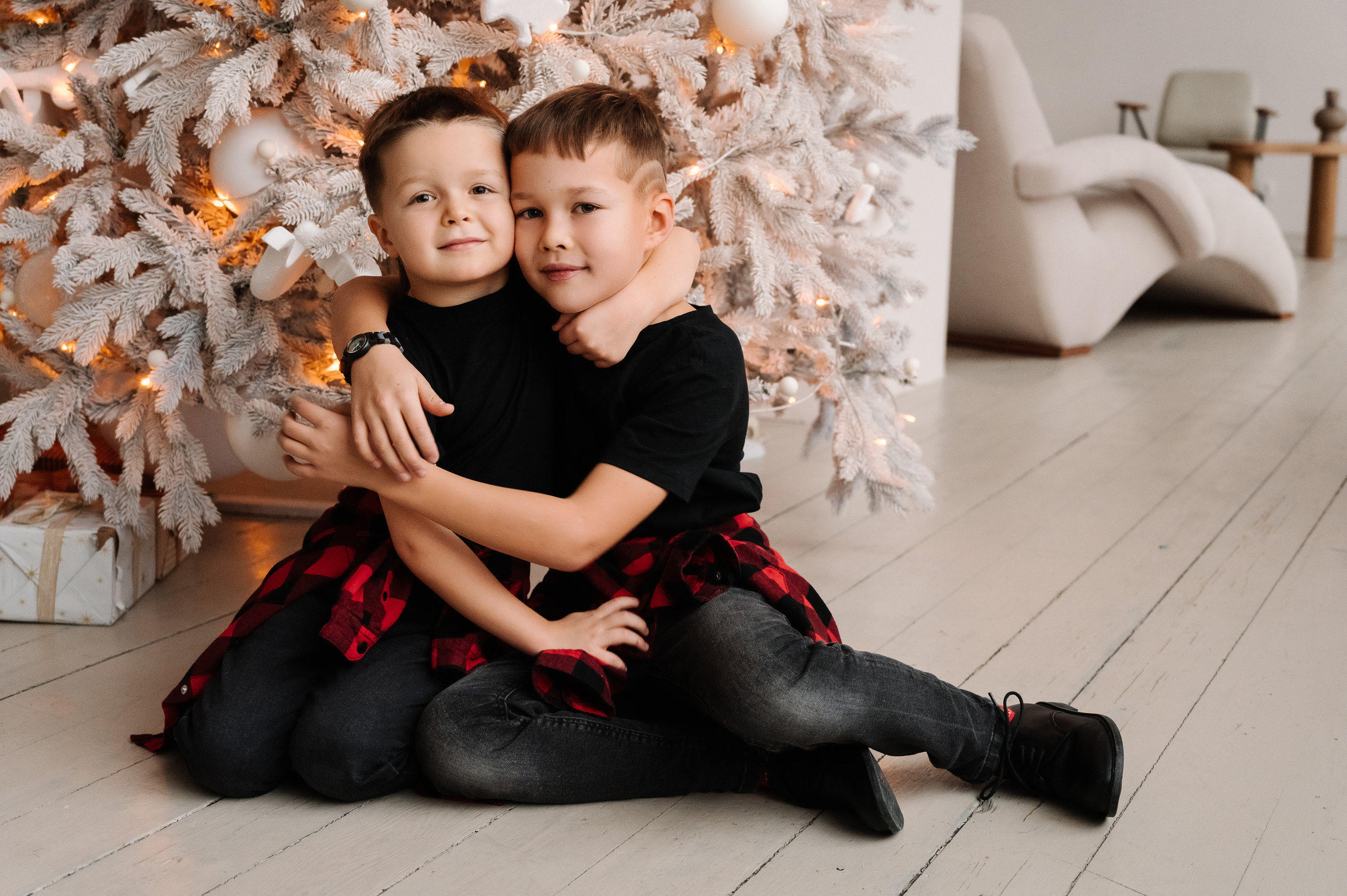 Лиза и Саша. Профессиональный фотограф беременности в СПБ. Стильные фотосессии беременности в стиле минимализм и классическая фотография