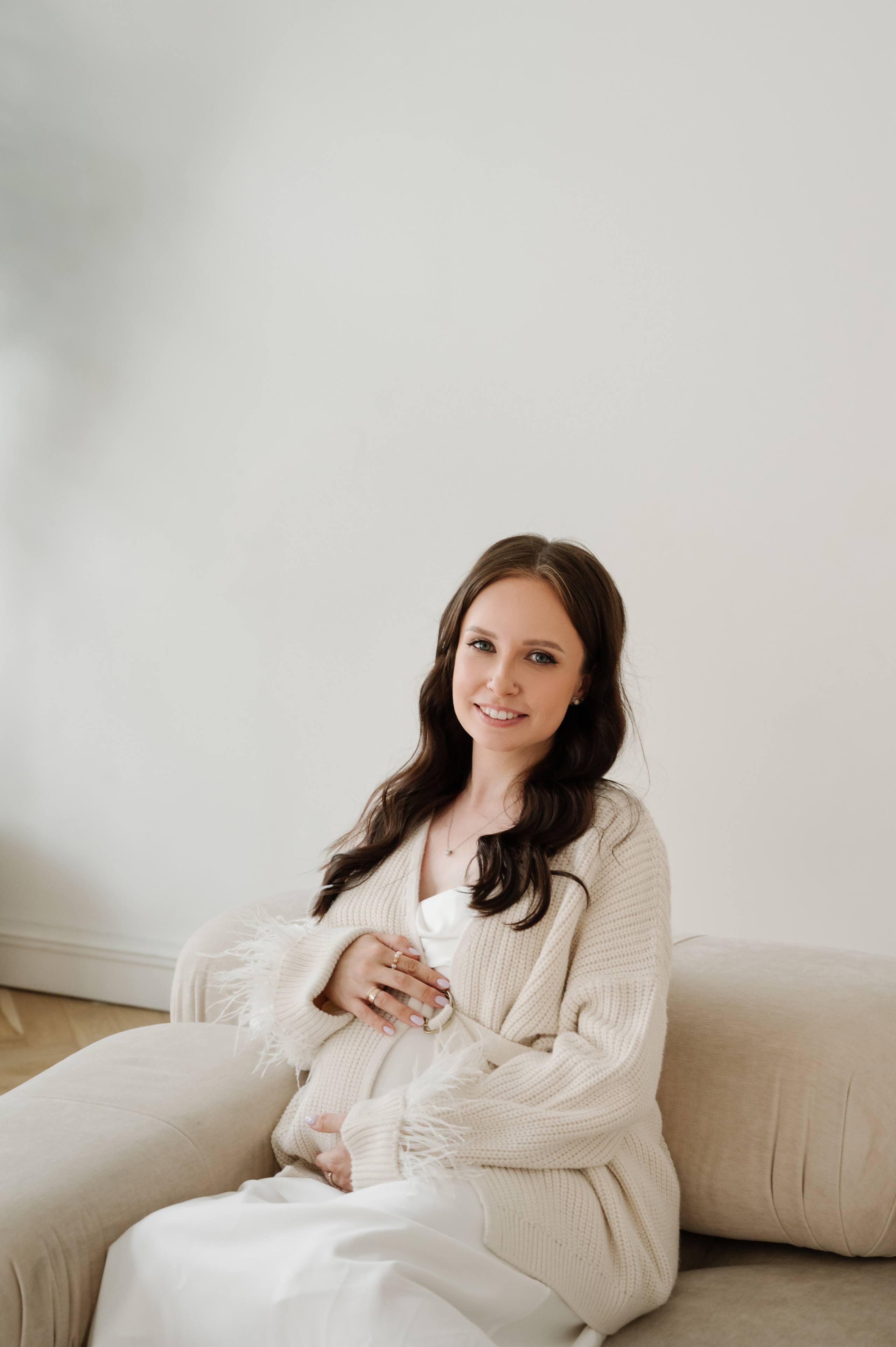 Ксения. Профессиональный фотограф беременности в СПБ. Стильные фотосессии беременности в стиле минимализм и классическая фотография