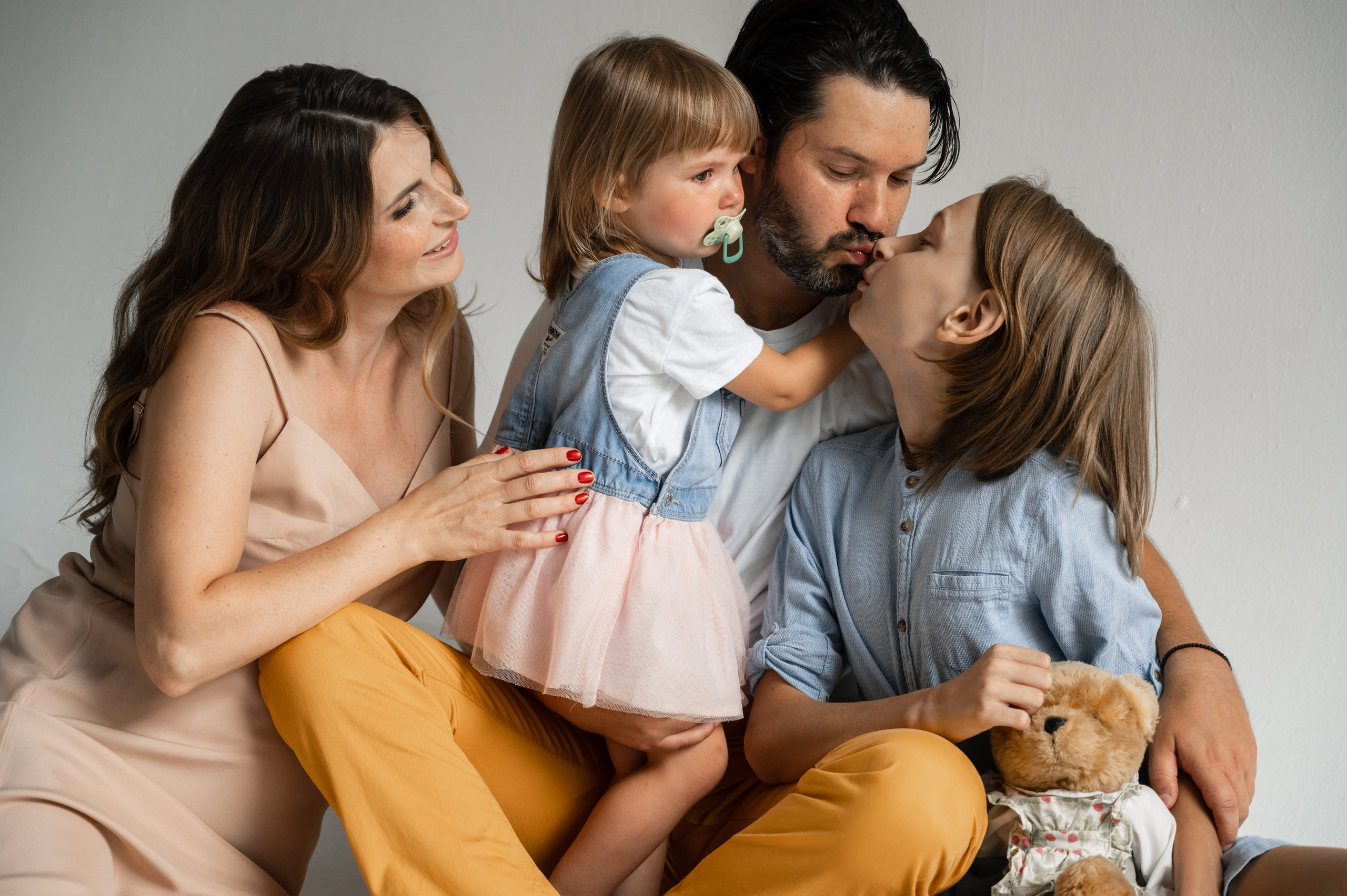 Лина. Профессиональный фотограф беременности в СПБ. Стильные фотосессии беременности в стиле минимализм и классическая фотография