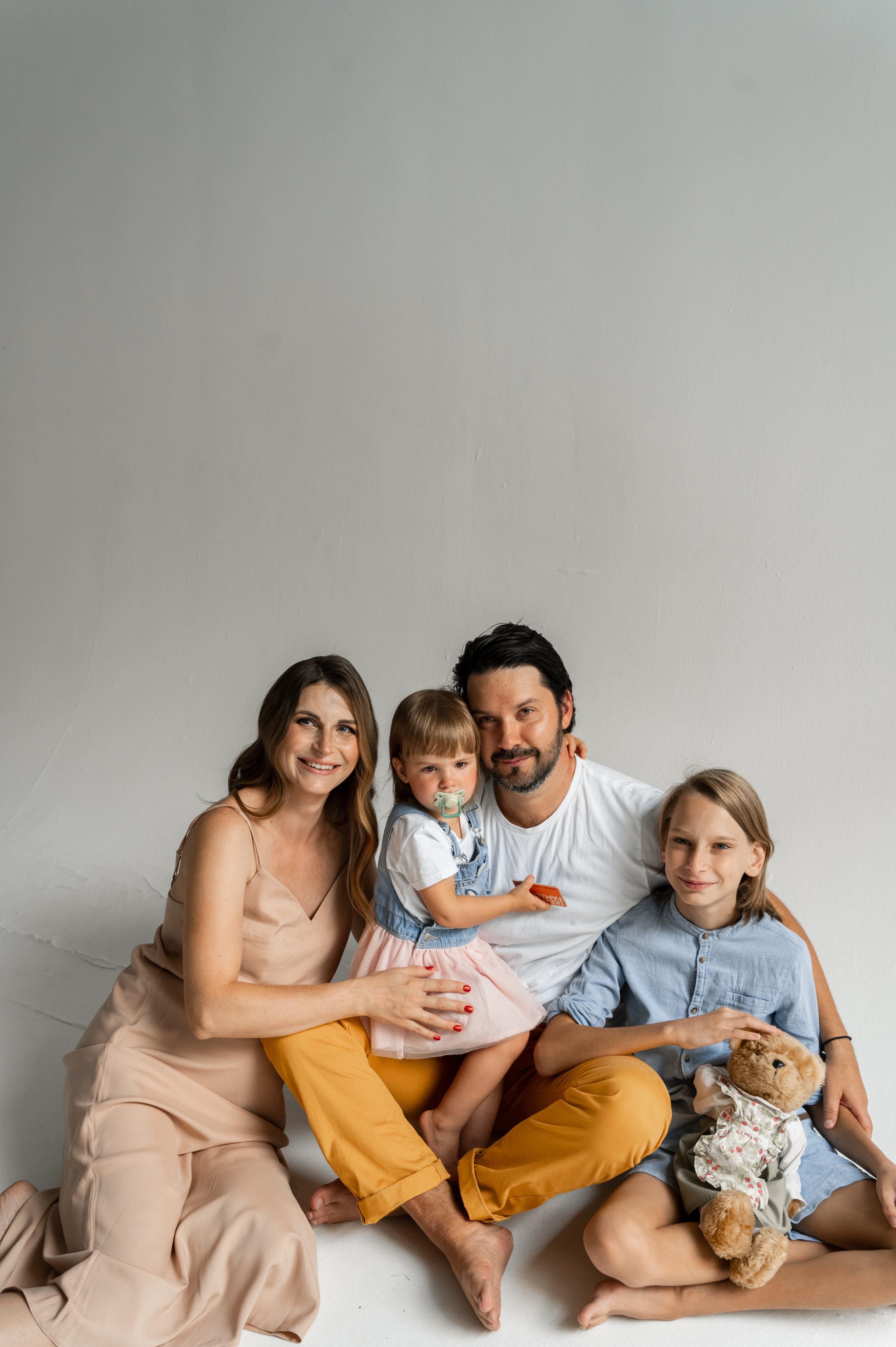 Лина. Профессиональный фотограф беременности в СПБ. Стильные фотосессии беременности в стиле минимализм и классическая фотография