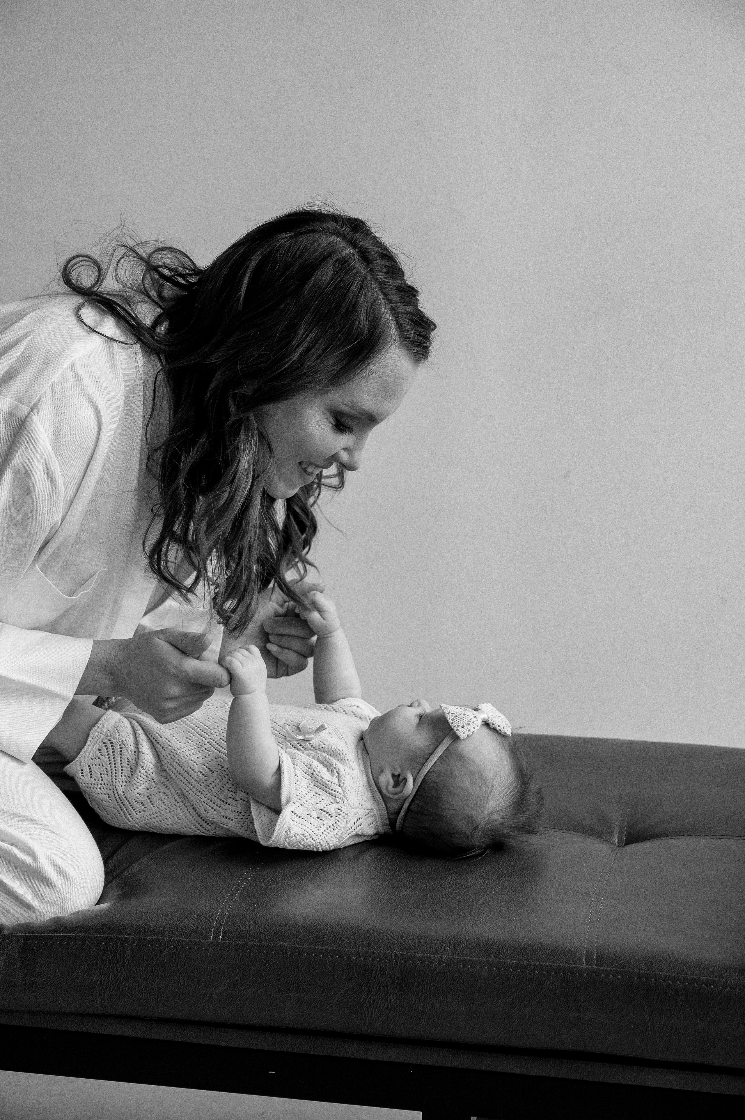 Оксана. Профессиональный фотограф беременности в СПБ. Стильные фотосессии беременности в стиле минимализм и классическая фотография