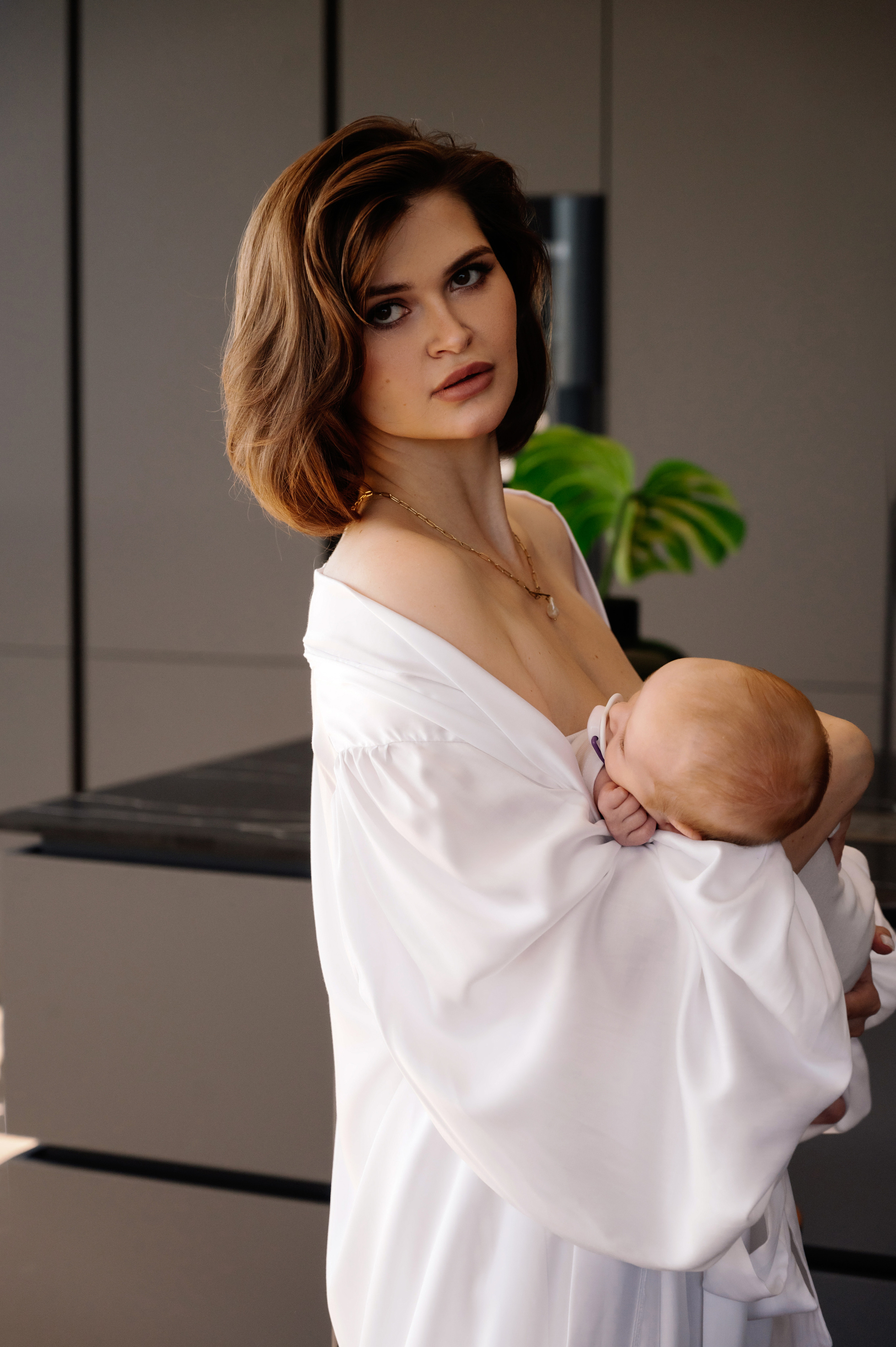 Рина. Профессиональный фотограф беременности в СПБ. Стильные фотосессии беременности в стиле минимализм и классическая фотография