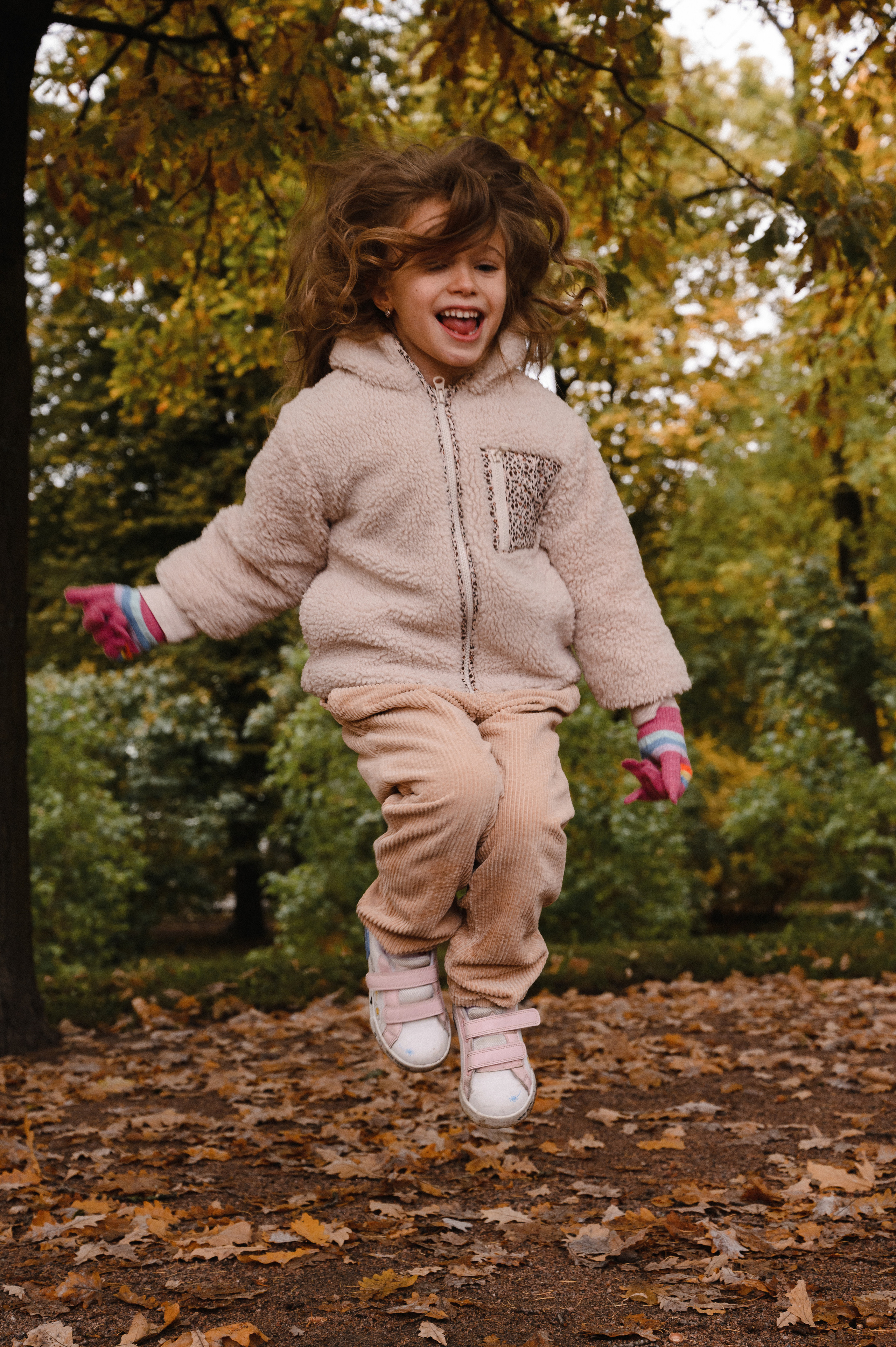Юля и Оля. Профессиональный фотограф беременности в СПБ. Стильные фотосессии беременности в стиле минимализм и классическая фотография