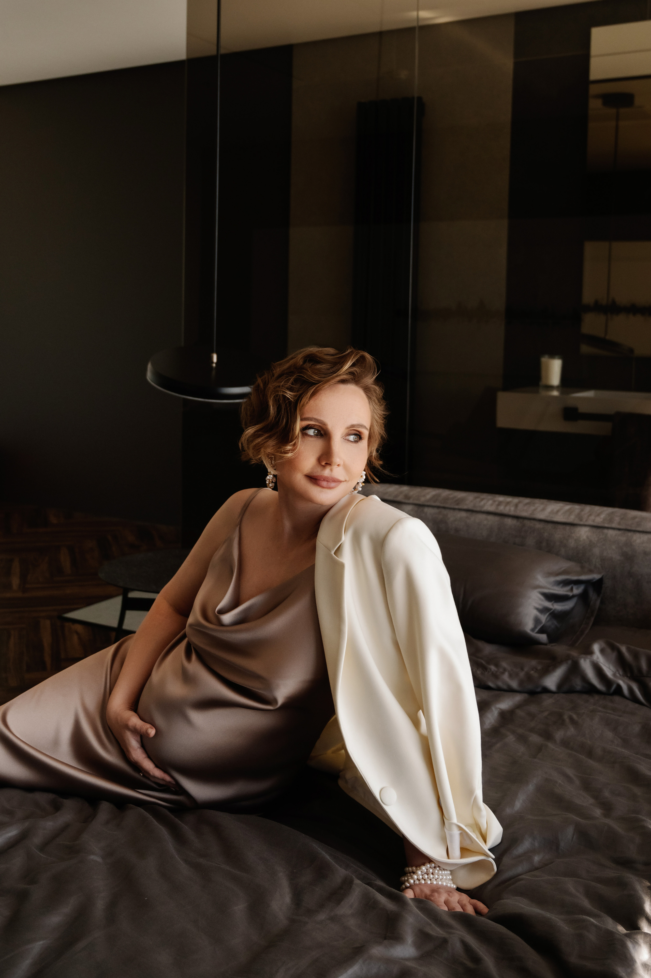 Анна. Профессиональный фотограф беременности в СПБ. Стильные фотосессии беременности в стиле минимализм и классическая фотография