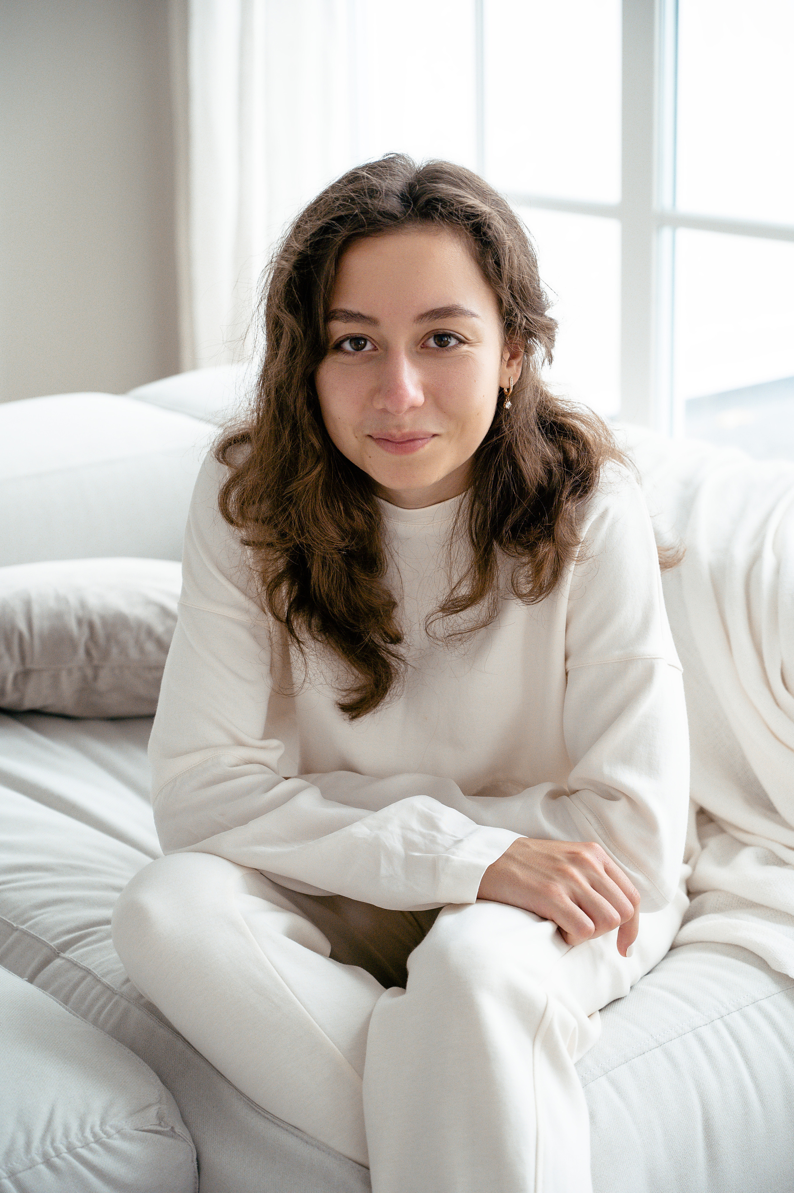 Юля семьей. Профессиональный фотограф беременности в СПБ. Стильные фотосессии беременности в стиле минимализм и классическая фотография