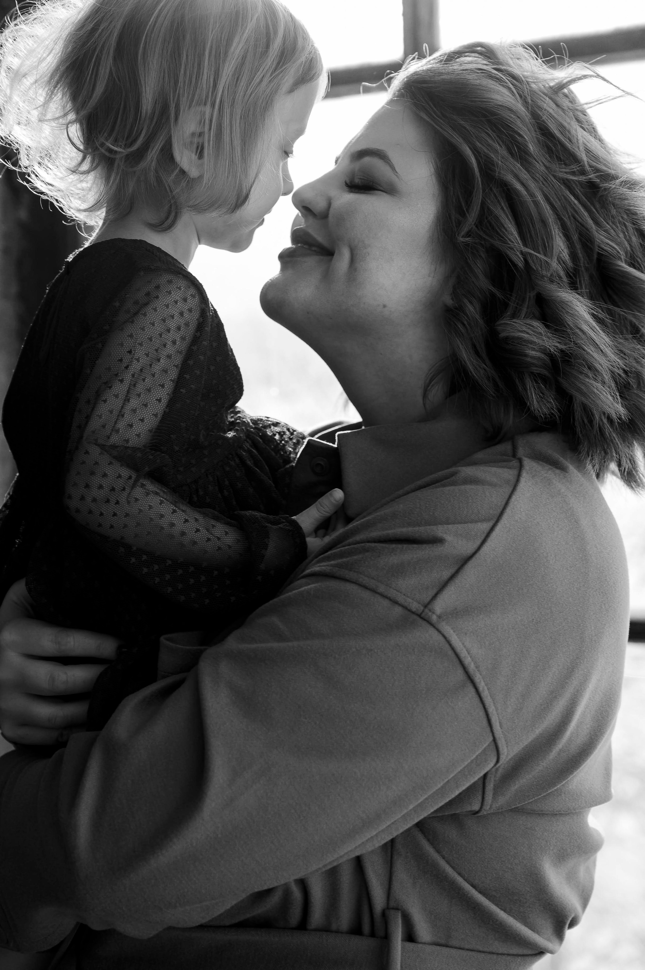 Виктория. Профессиональный фотограф беременности в СПБ. Стильные фотосессии беременности в стиле минимализм и классическая фотография