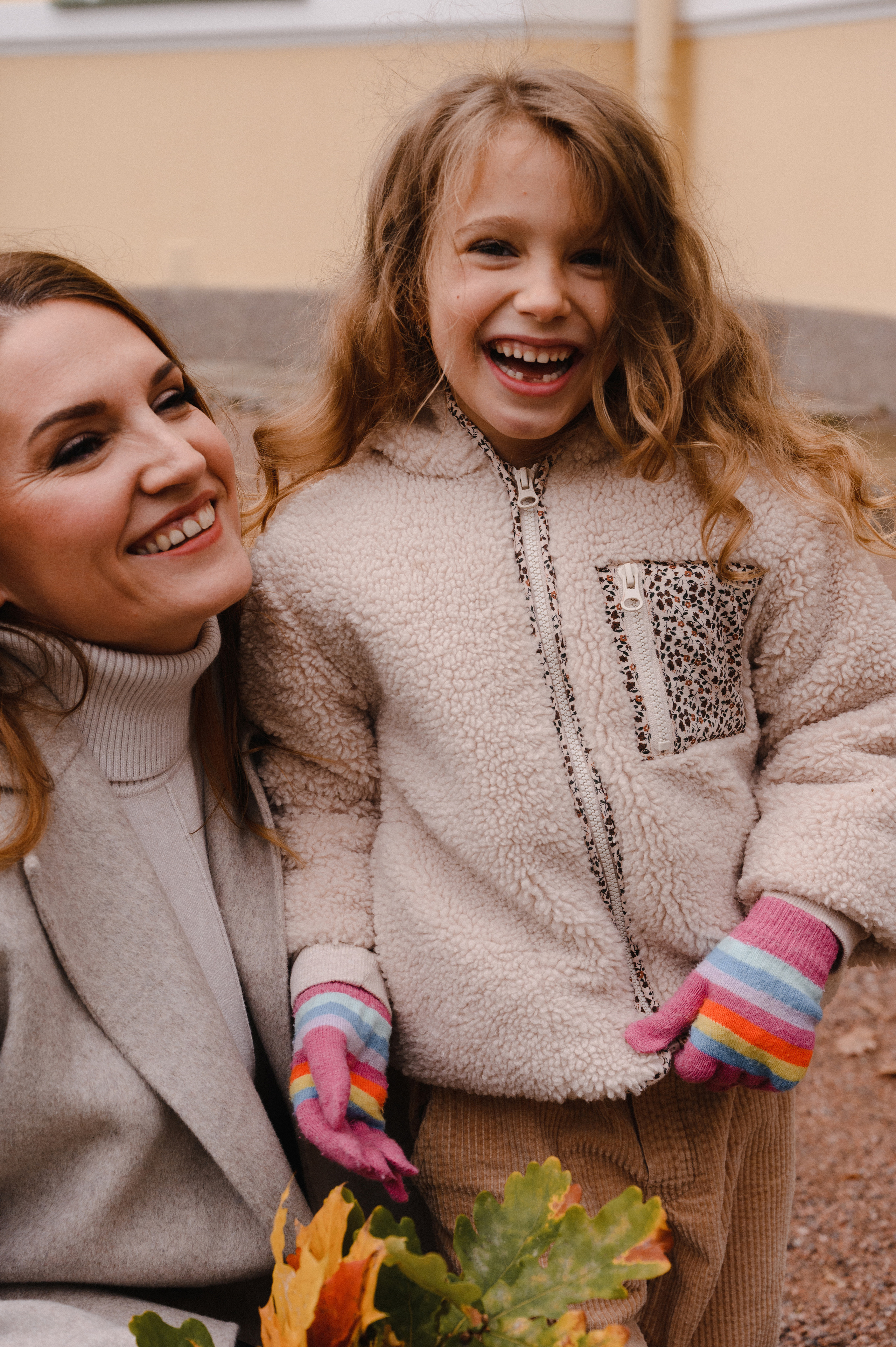 Юля и Оля. Профессиональный фотограф беременности в СПБ. Стильные фотосессии беременности в стиле минимализм и классическая фотография