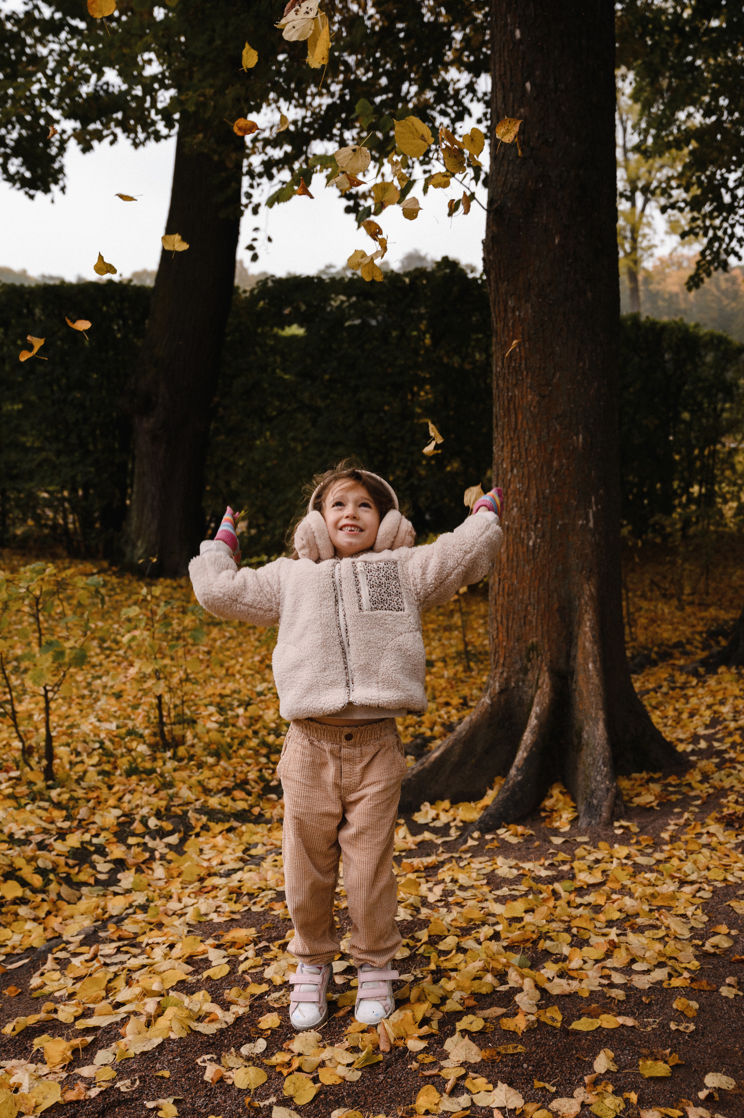Юля и Оля. Профессиональный фотограф беременности в СПБ. Стильные фотосессии беременности в стиле минимализм и классическая фотография