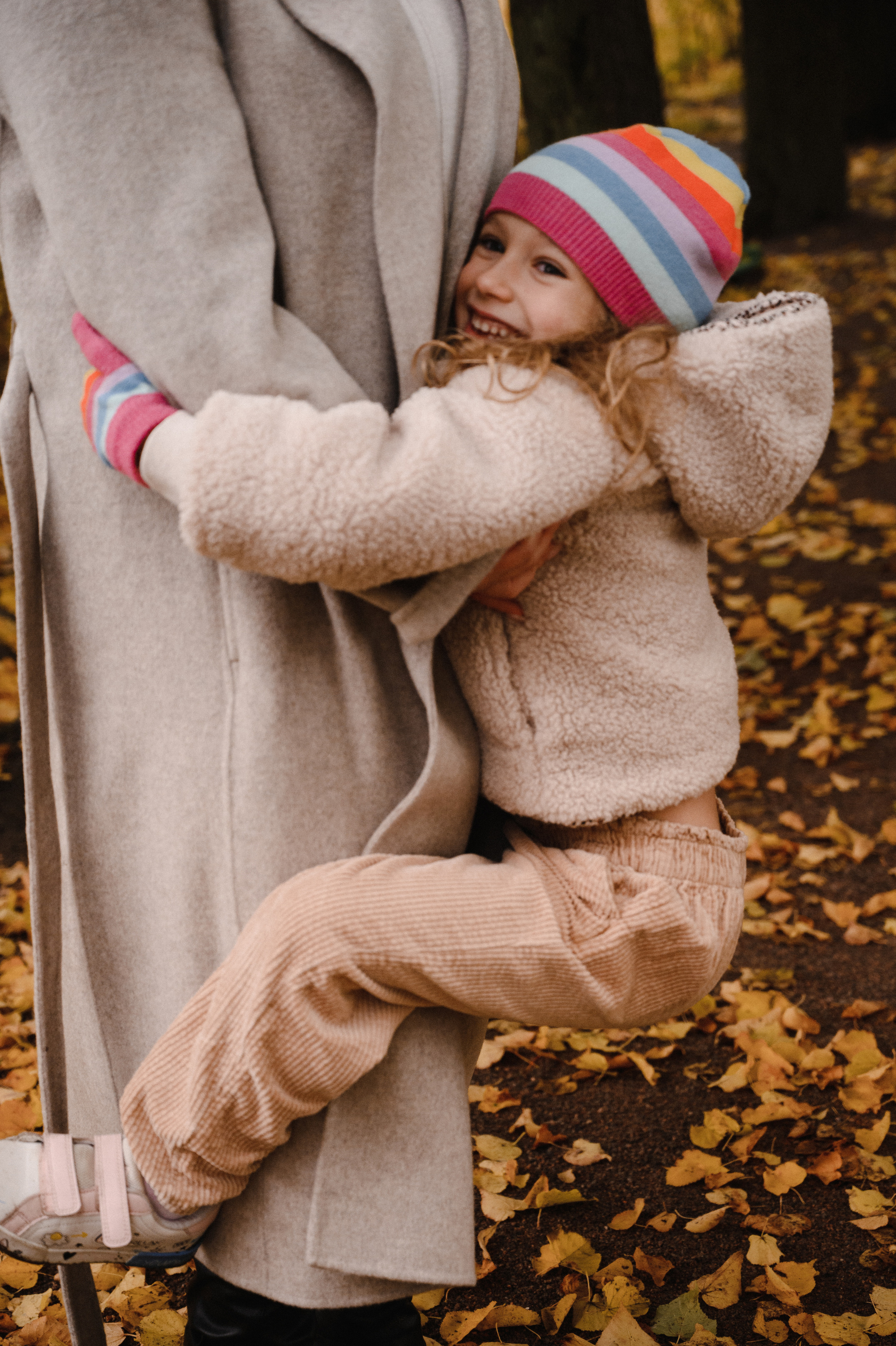 Юля и Оля. Профессиональный фотограф беременности в СПБ. Стильные фотосессии беременности в стиле минимализм и классическая фотография