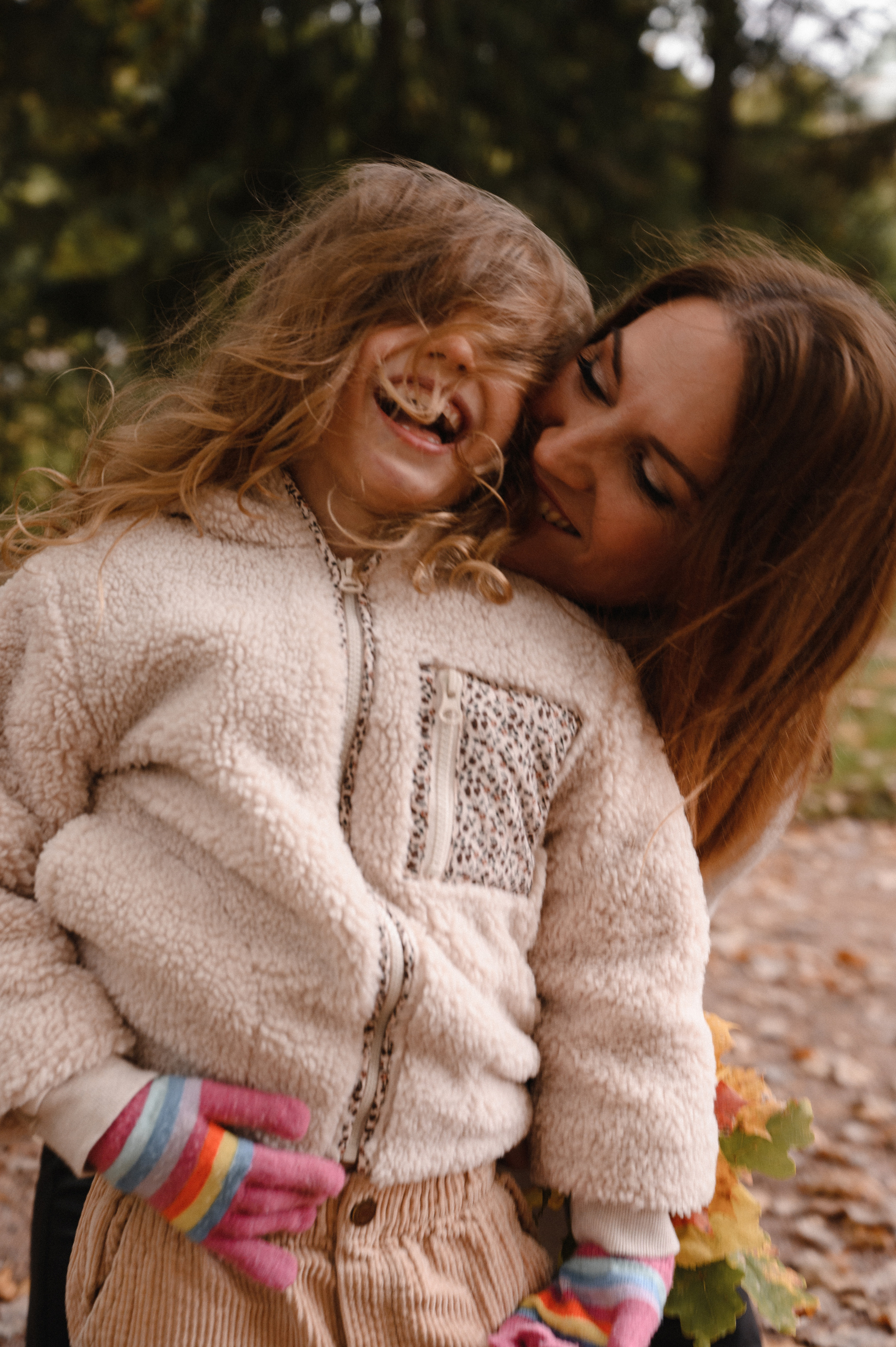 Юля и Оля. Профессиональный фотограф беременности в СПБ. Стильные фотосессии беременности в стиле минимализм и классическая фотография
