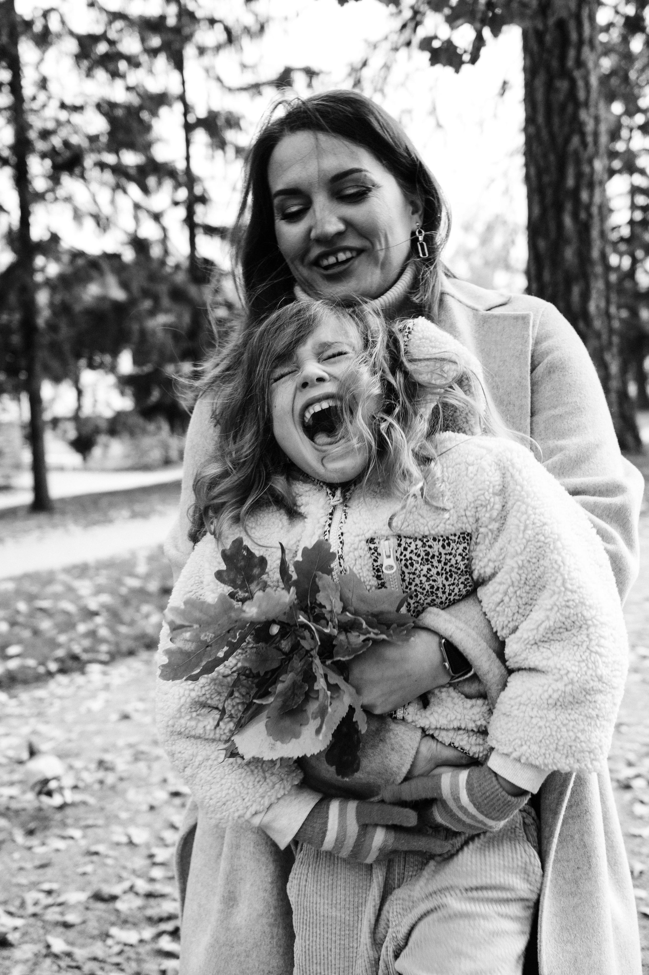 Юля и Оля. Профессиональный фотограф беременности в СПБ. Стильные фотосессии беременности в стиле минимализм и классическая фотография