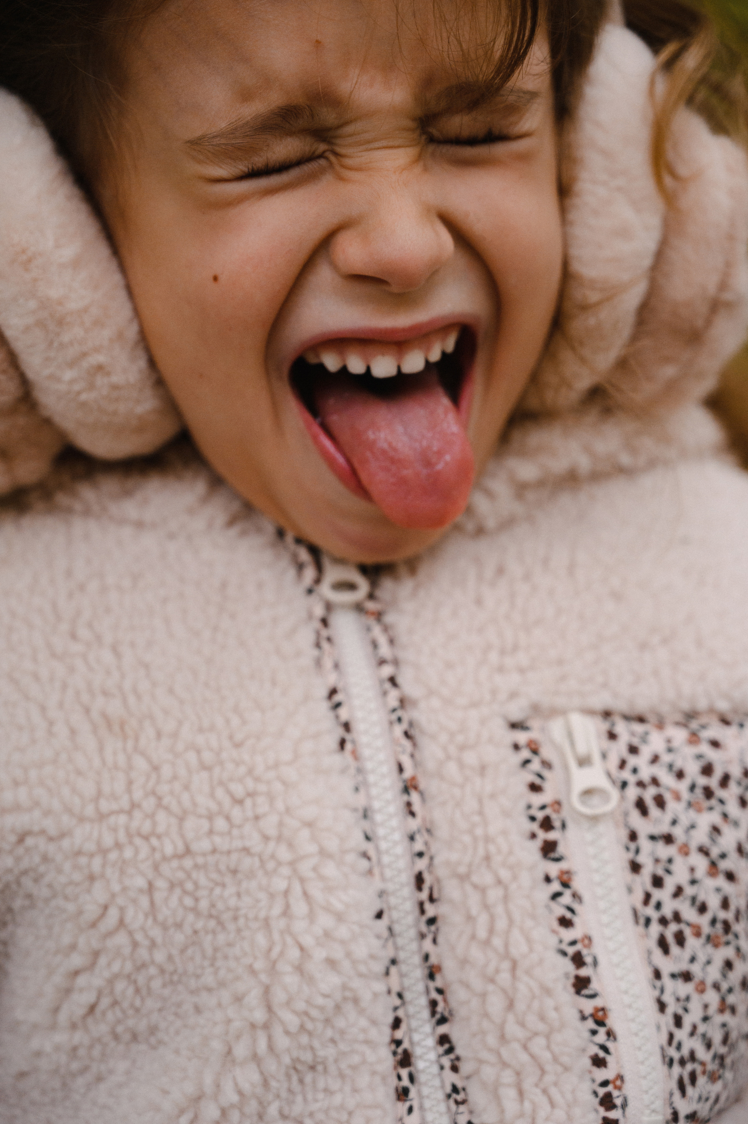 Юля и Оля. Профессиональный фотограф беременности в СПБ. Стильные фотосессии беременности в стиле минимализм и классическая фотография