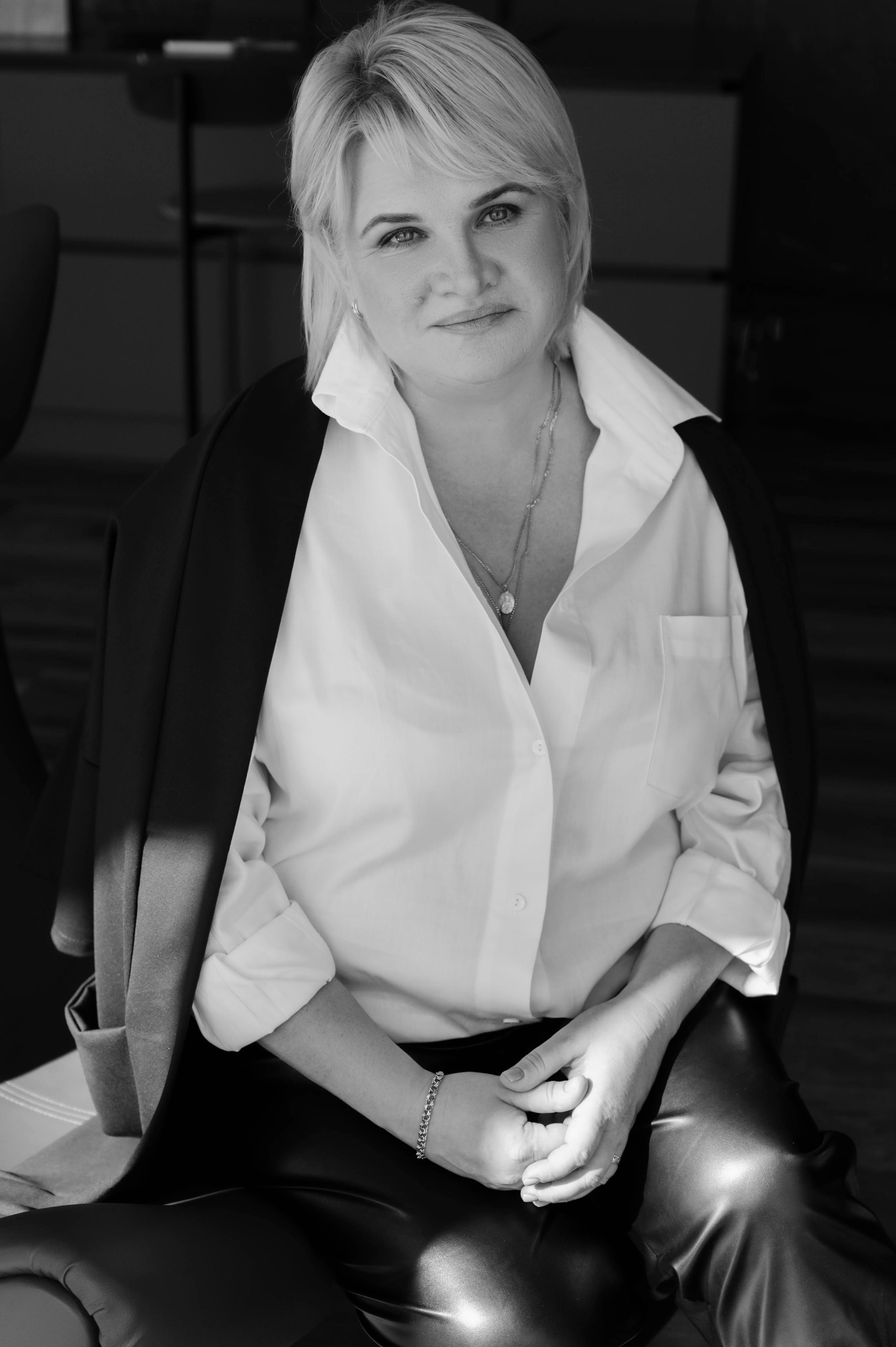 Вита. Профессиональный фотограф беременности в СПБ. Стильные фотосессии беременности в стиле минимализм и классическая фотография