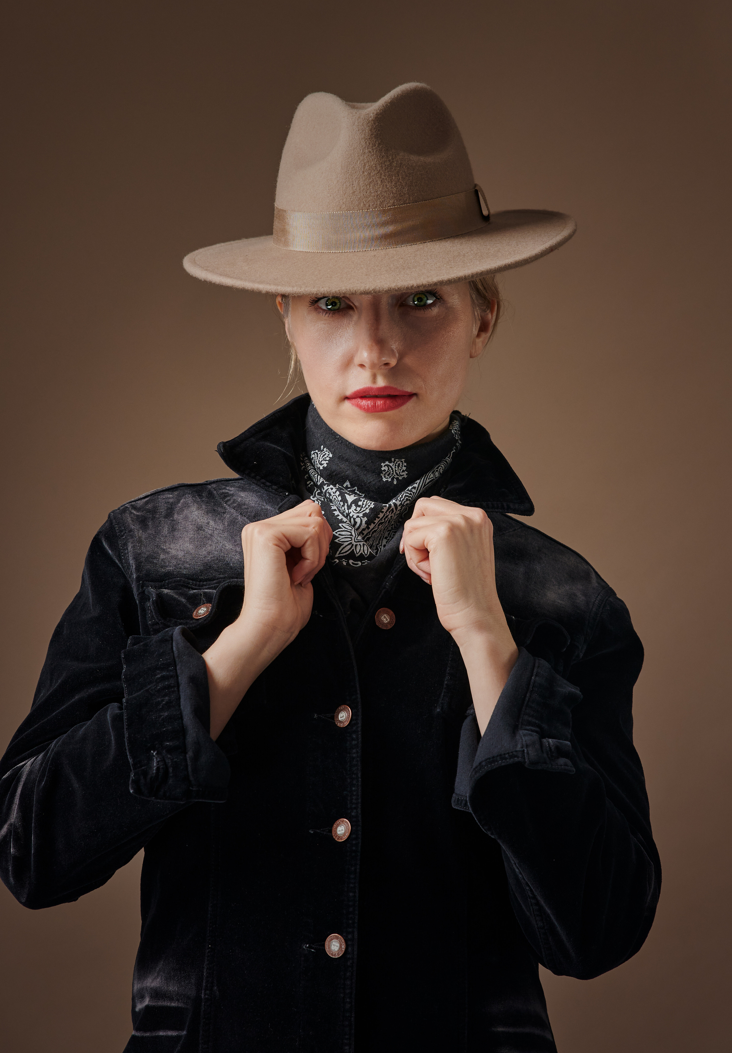 Юлия. Фотосессии портреты студийная фотосъемка фотопрогулки в Москве