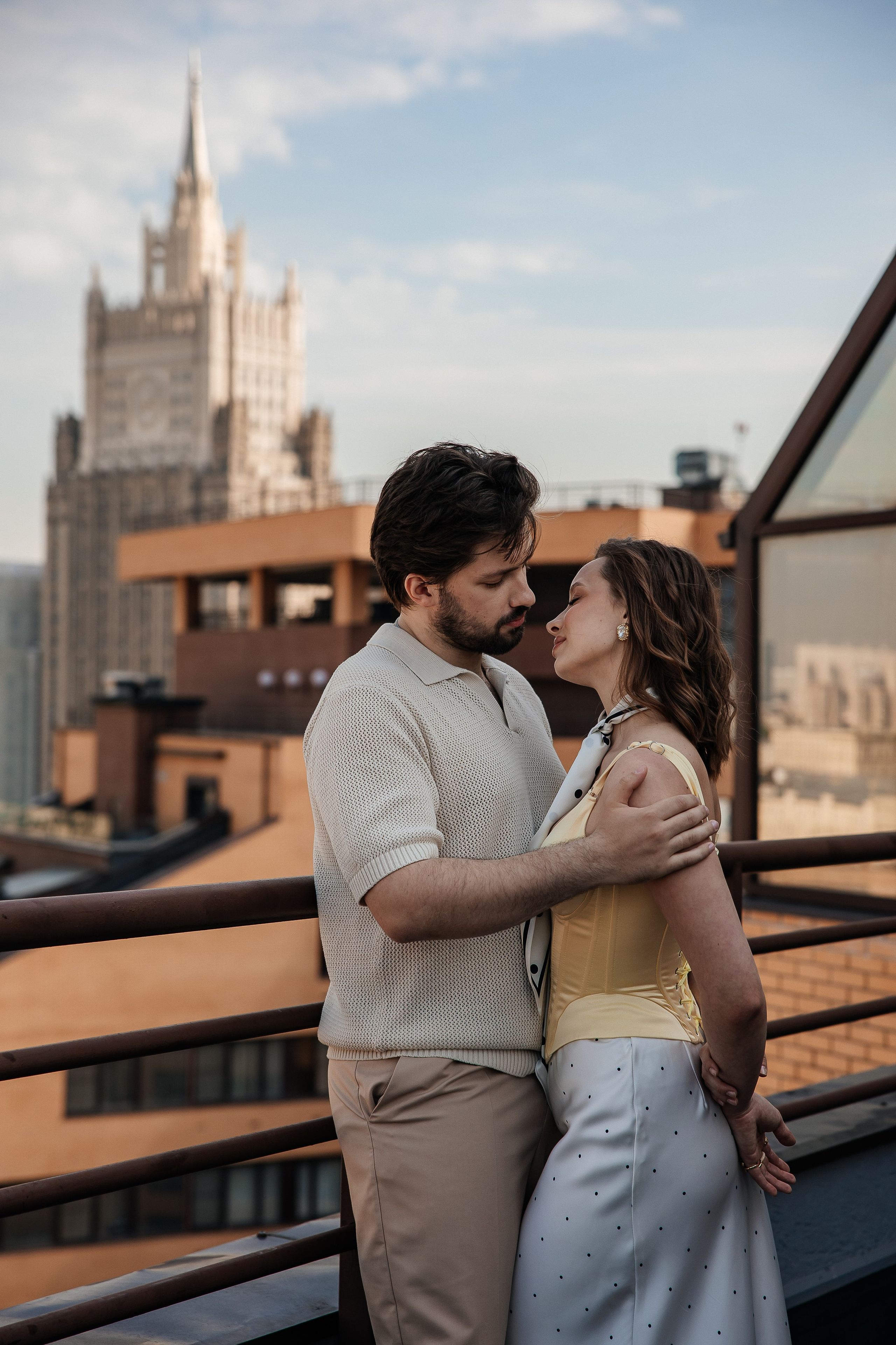 Романтическая прогулка на крыше. Свадебный и семейный фотограф в Москве Красинская Мария